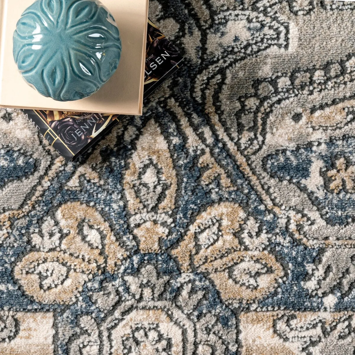 Nuloom Darcie Traditional Medallion Area Rug