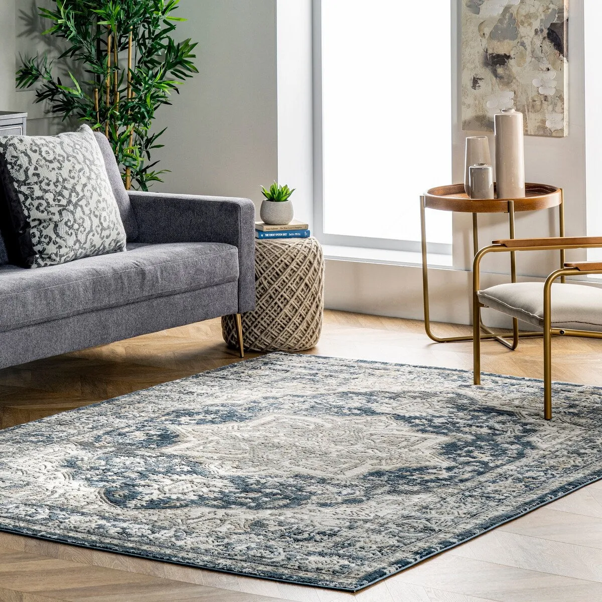Nuloom Darcie Traditional Medallion Area Rug