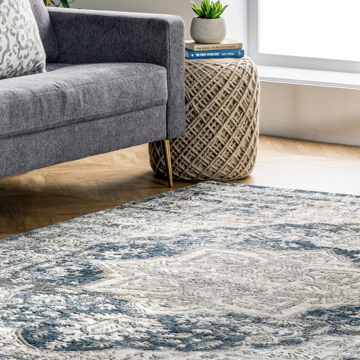 Nuloom Darcie Traditional Medallion Area Rug