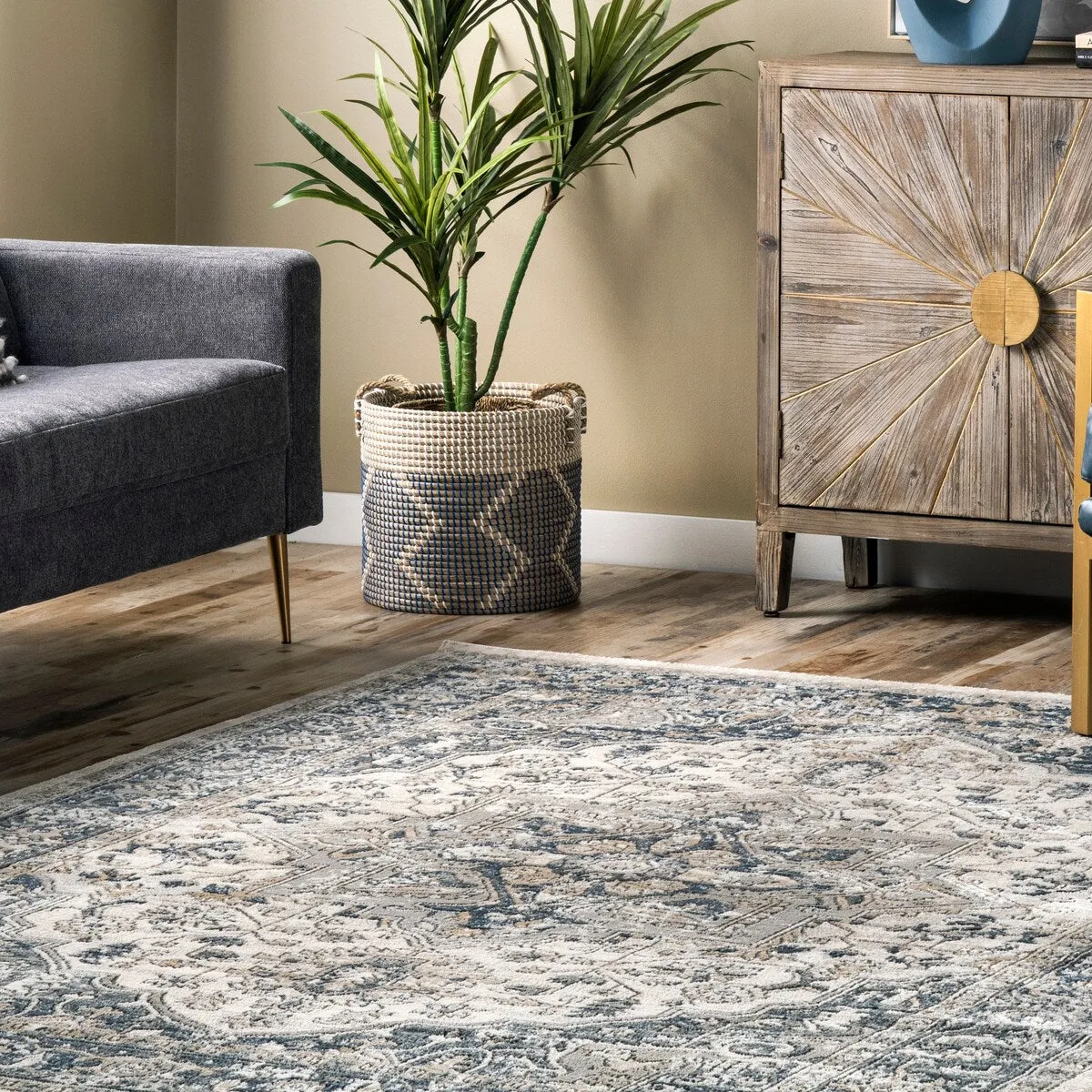 Nuloom Darcie Traditional Medallion Area Rug