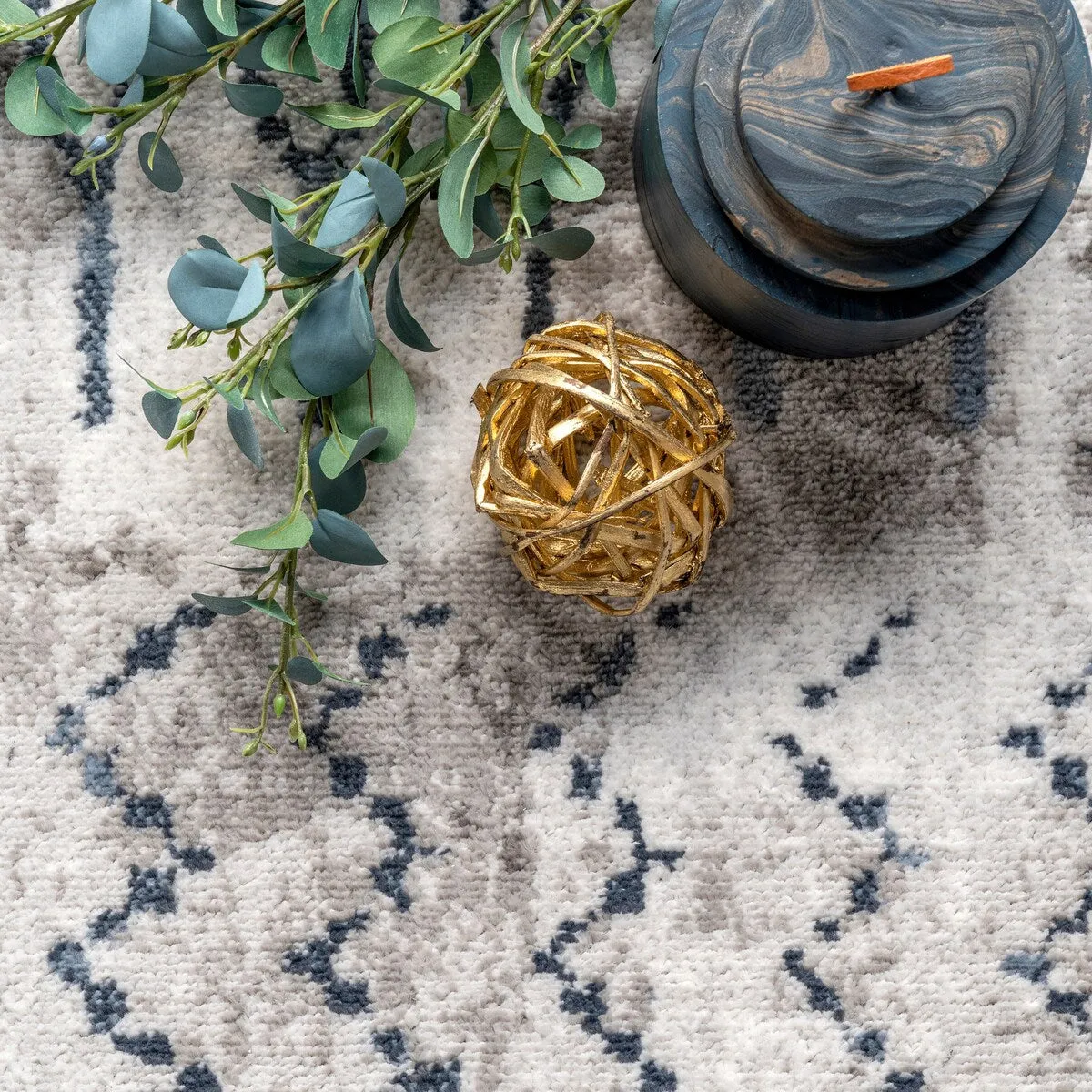 Nuloom Isla Modern Motif Area Rug