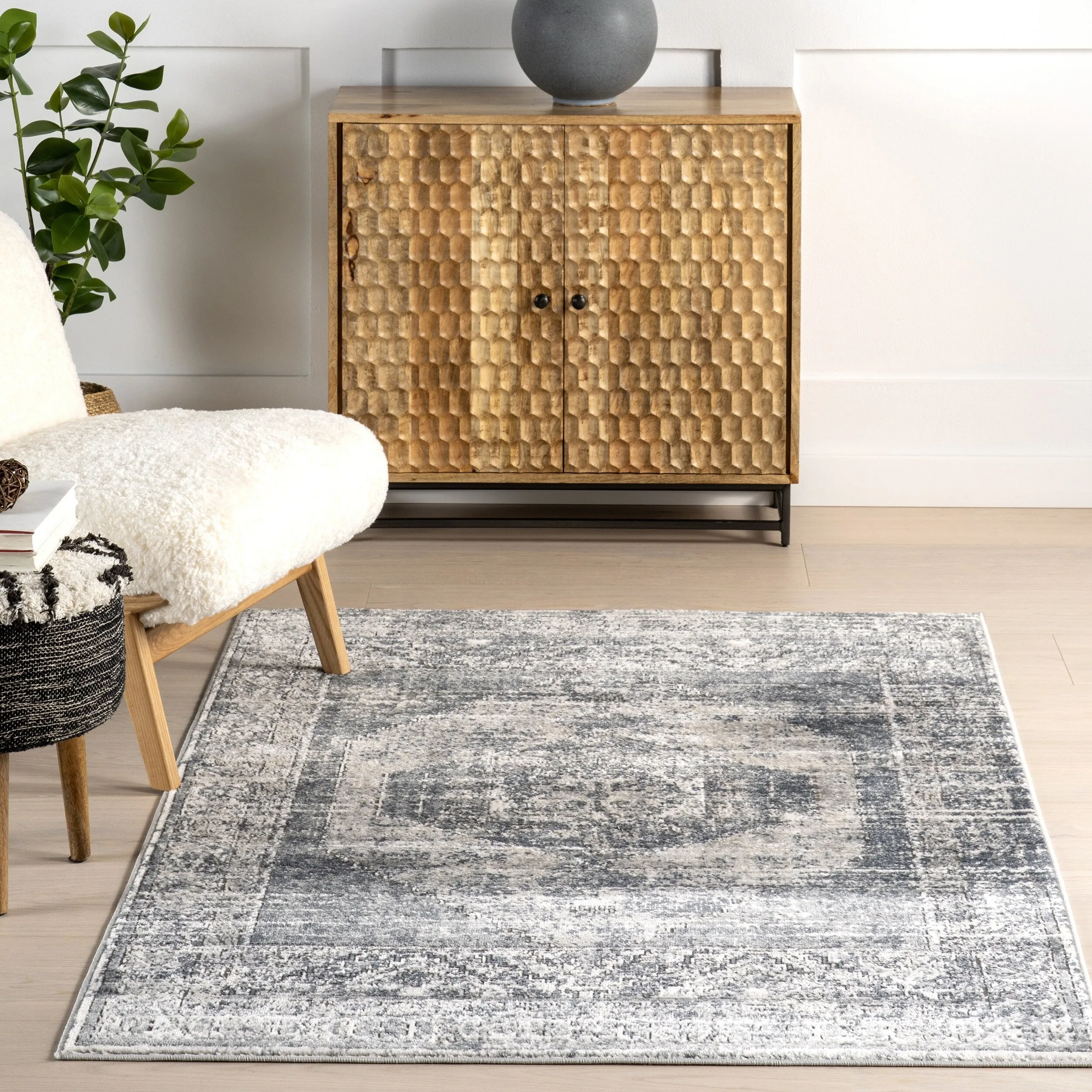 Nuloom Jayla Barbed Iris Medallion Area Rug