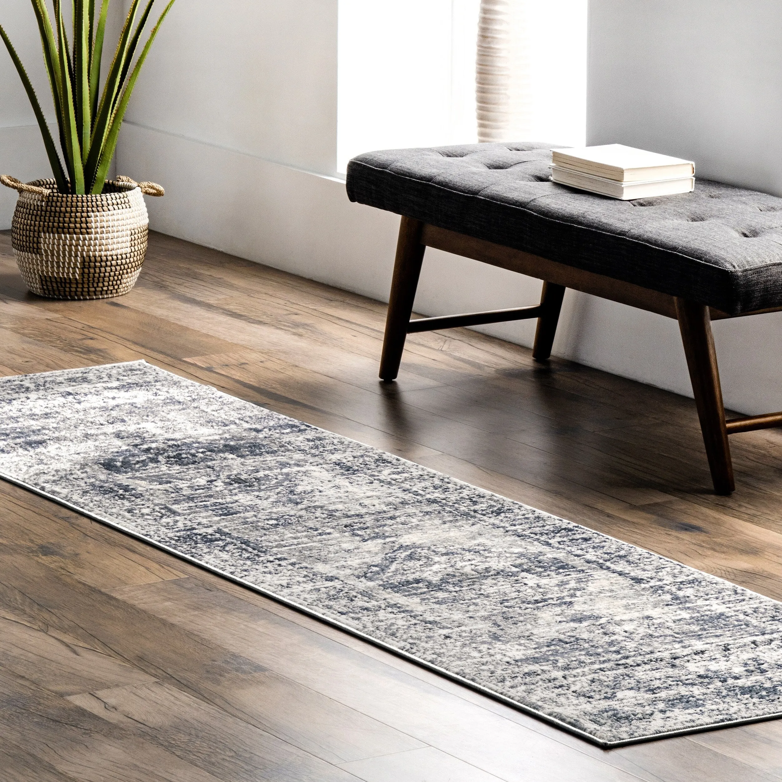 Nuloom Jayla Barbed Iris Medallion Area Rug