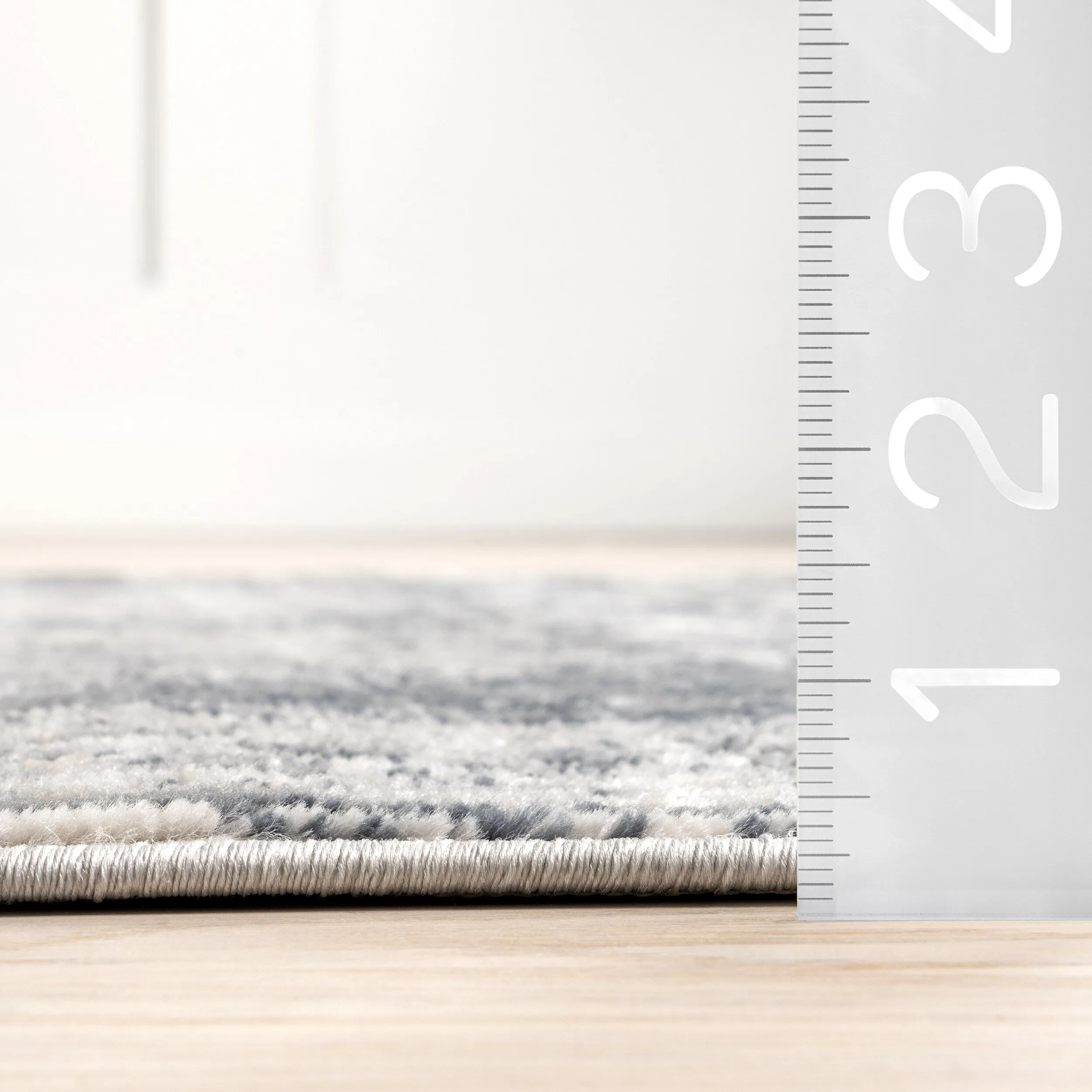 Nuloom Jayla Barbed Iris Medallion Area Rug