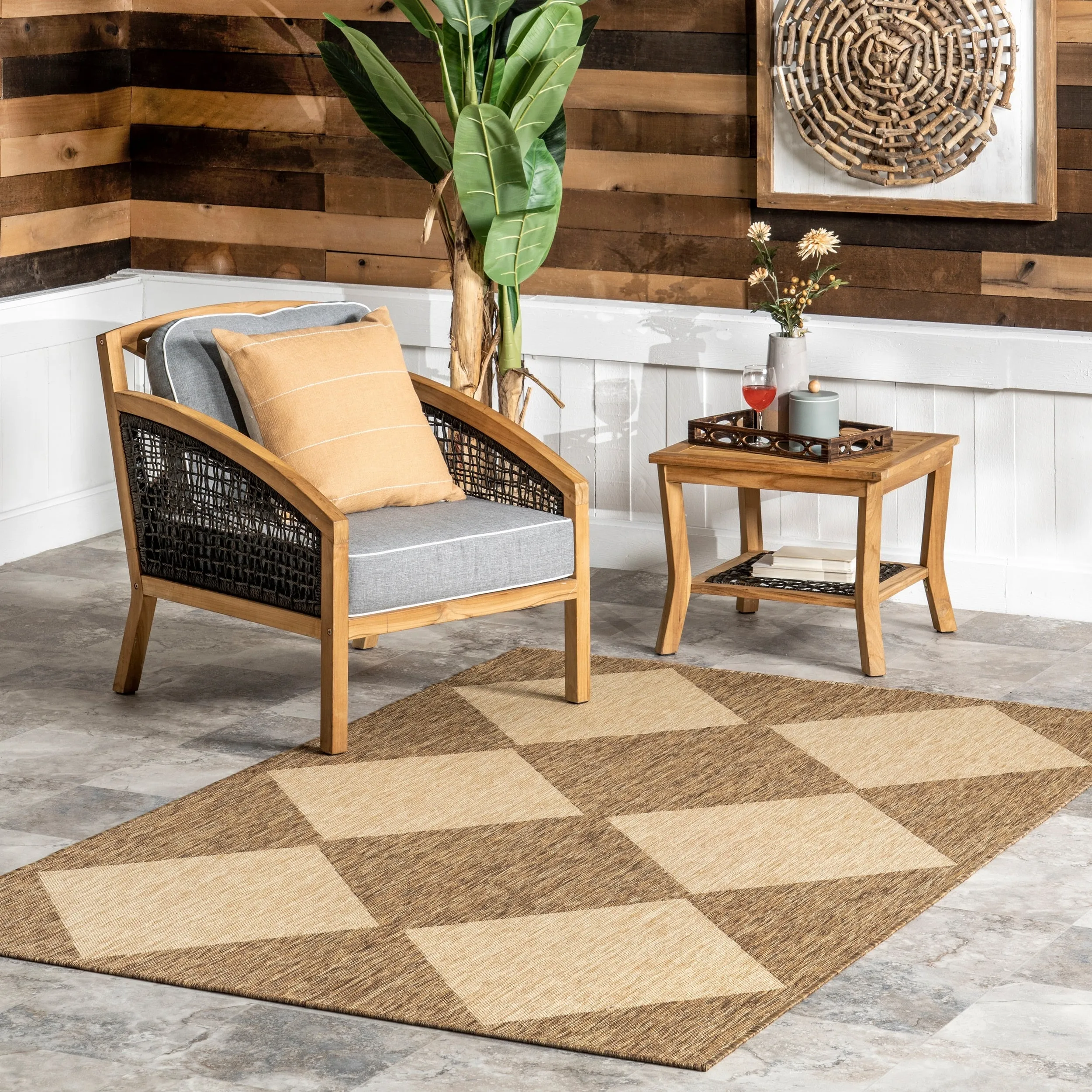 Nuloom Loretta Transitional Diamond Indoor/Outdoor Area Rug.