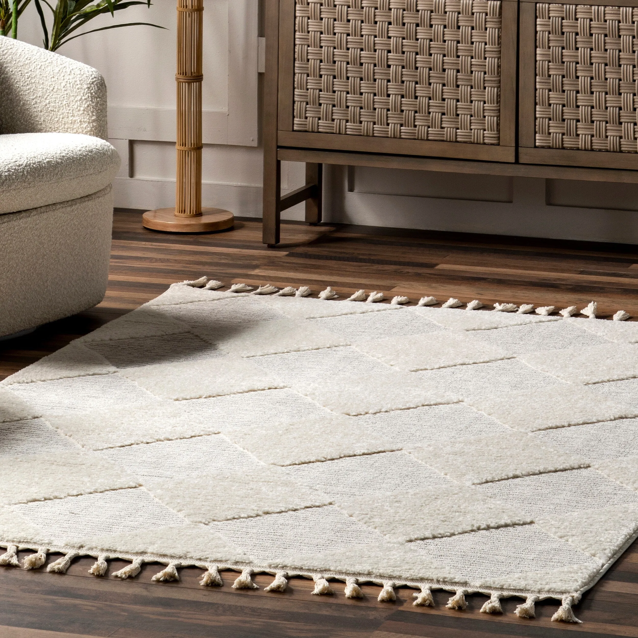 Nuloom Marissa High/Low Diamond Tassel Area Rug