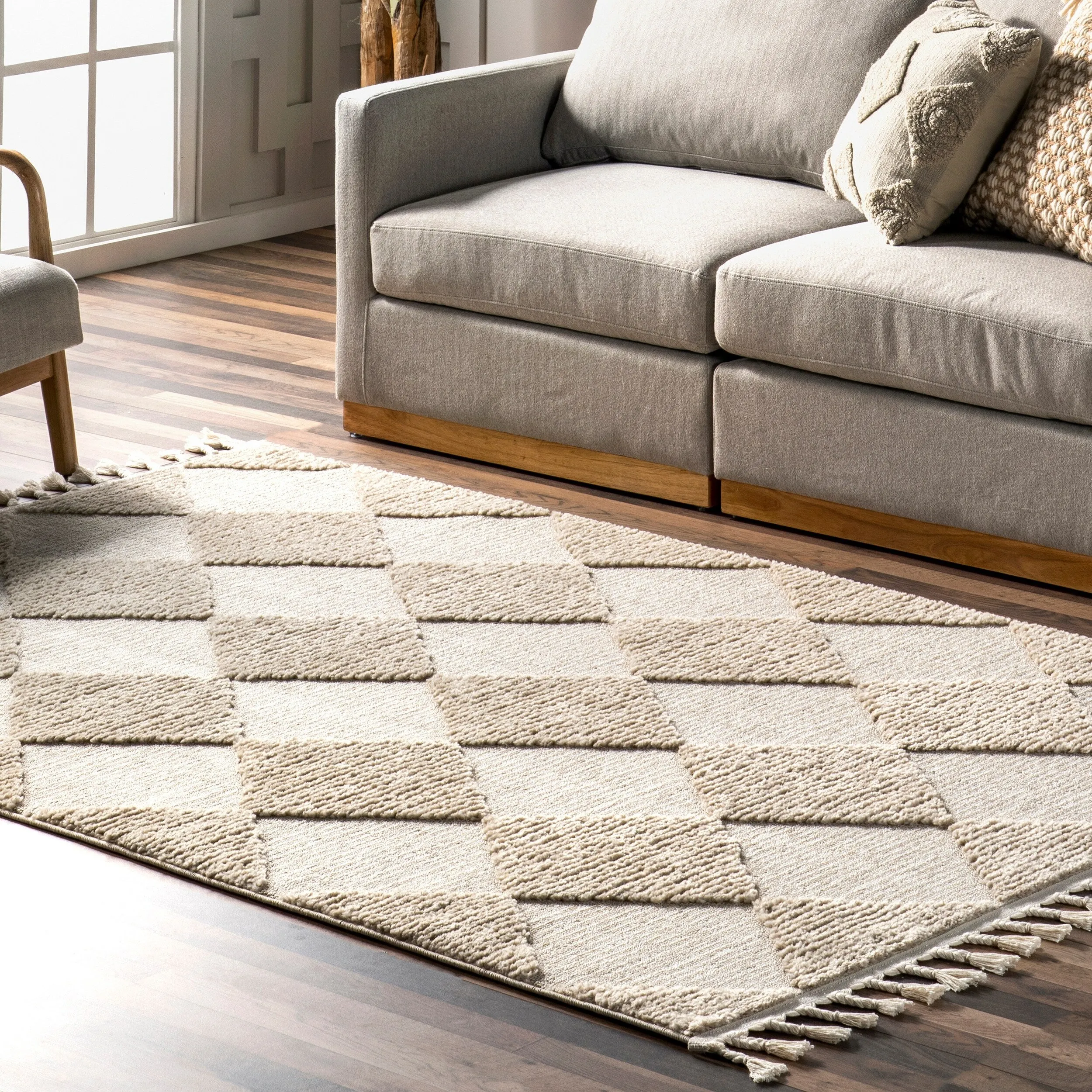 Nuloom Marissa High/Low Diamond Tassel Area Rug