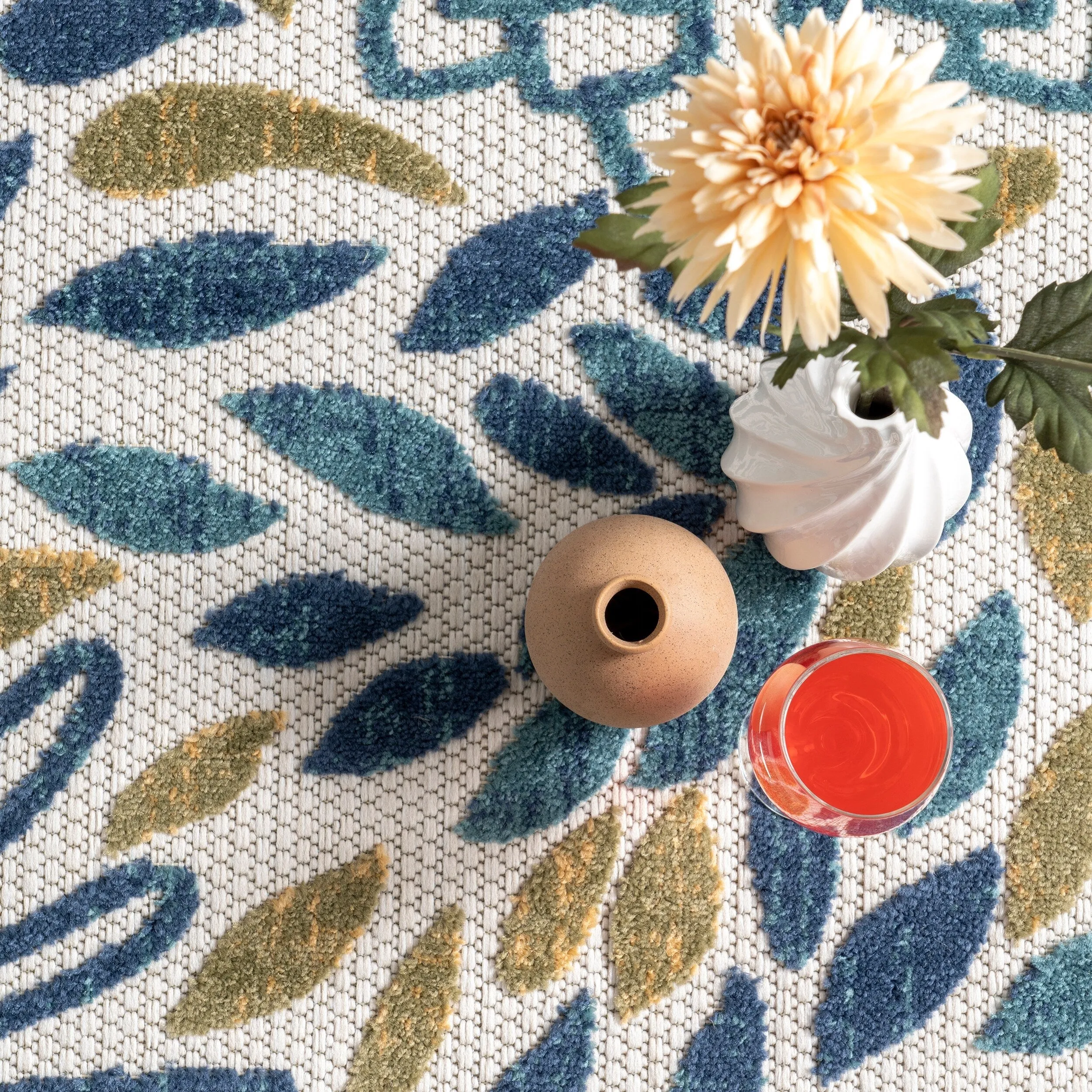 Nuloom Ronda Bold Floral Indoor/Outdoor Area Rug