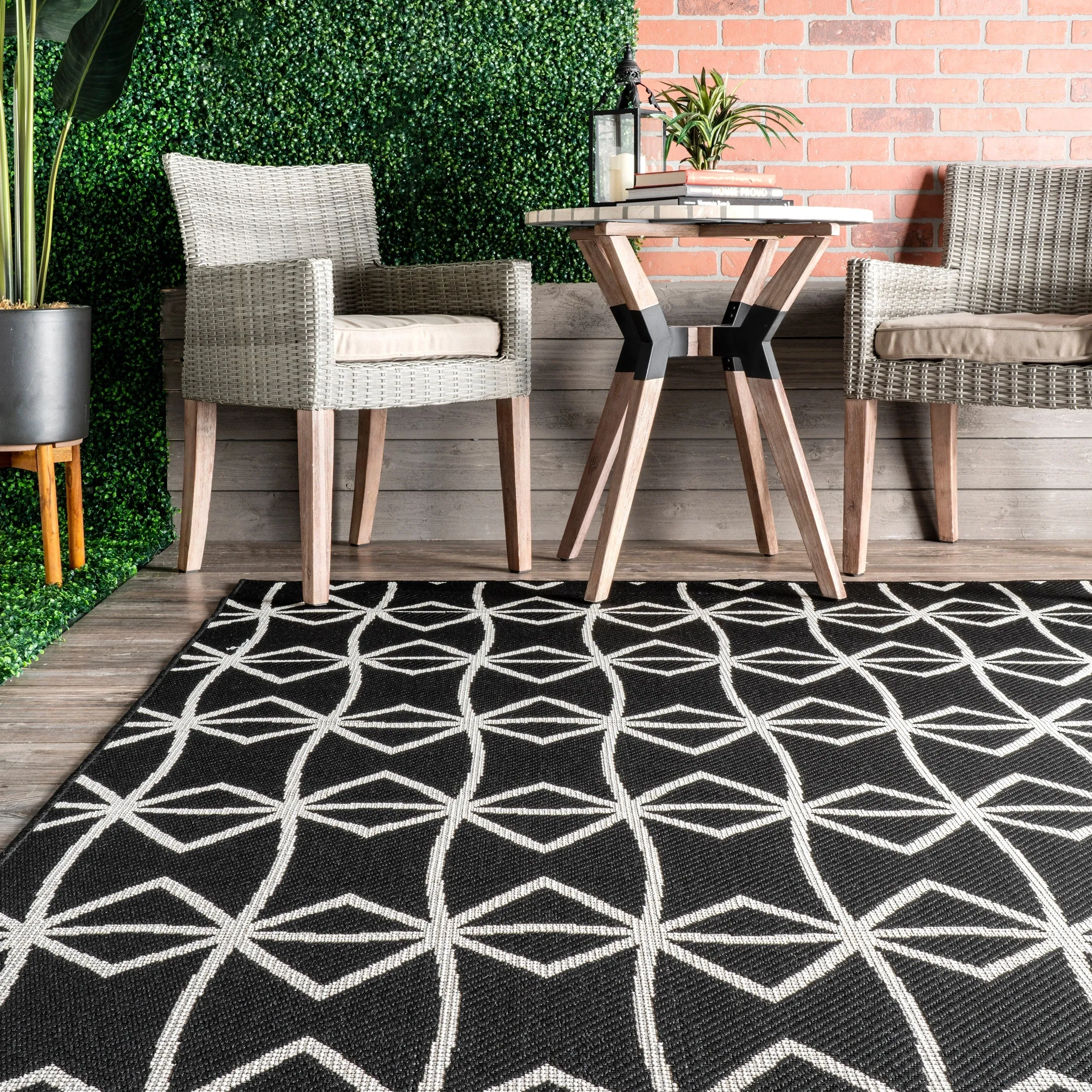 Nuloom Saunders Geometric Indoor/Outdoor Area Rug