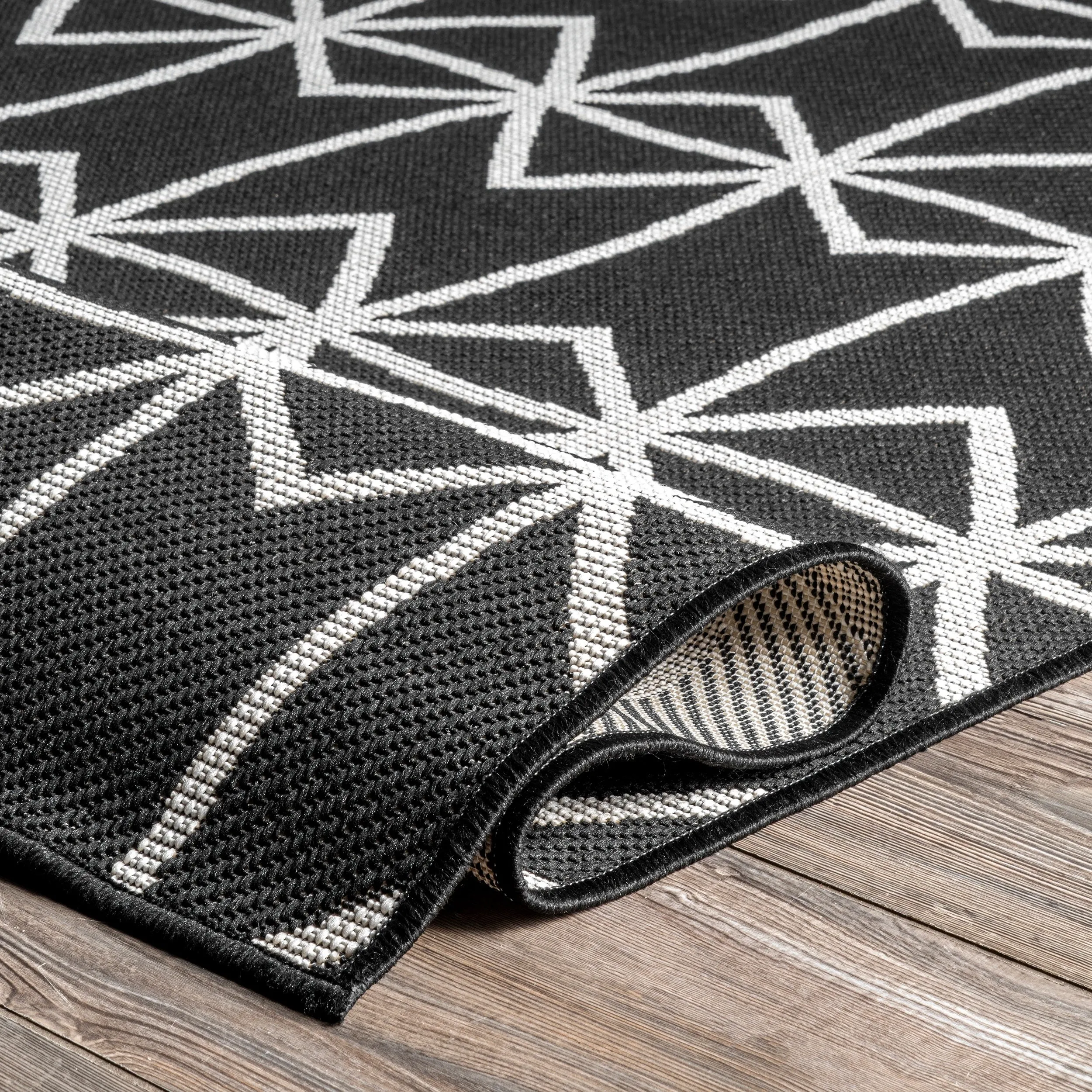 Nuloom Saunders Geometric Indoor/Outdoor Area Rug
