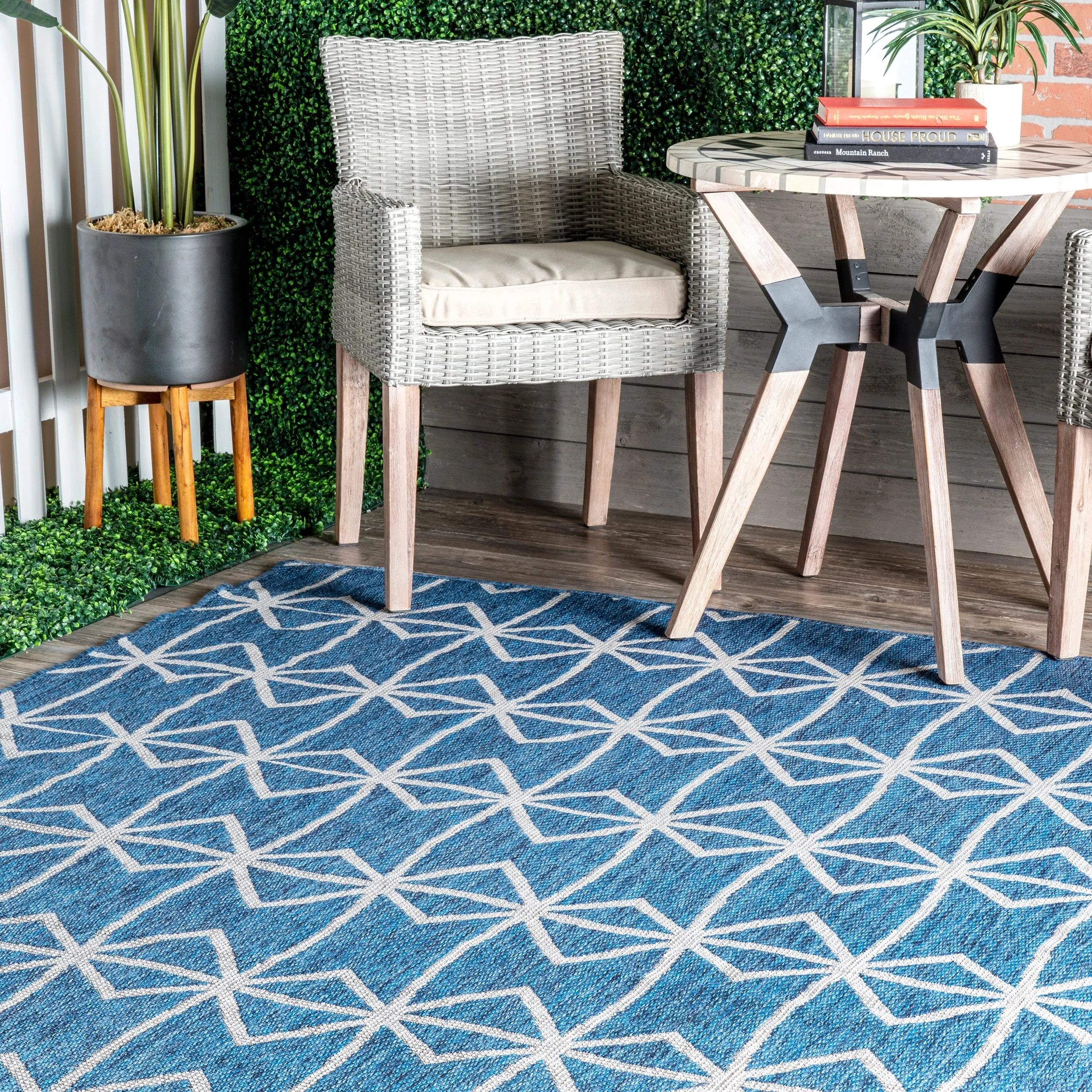 Nuloom Saunders Geometric Indoor/Outdoor Area Rug