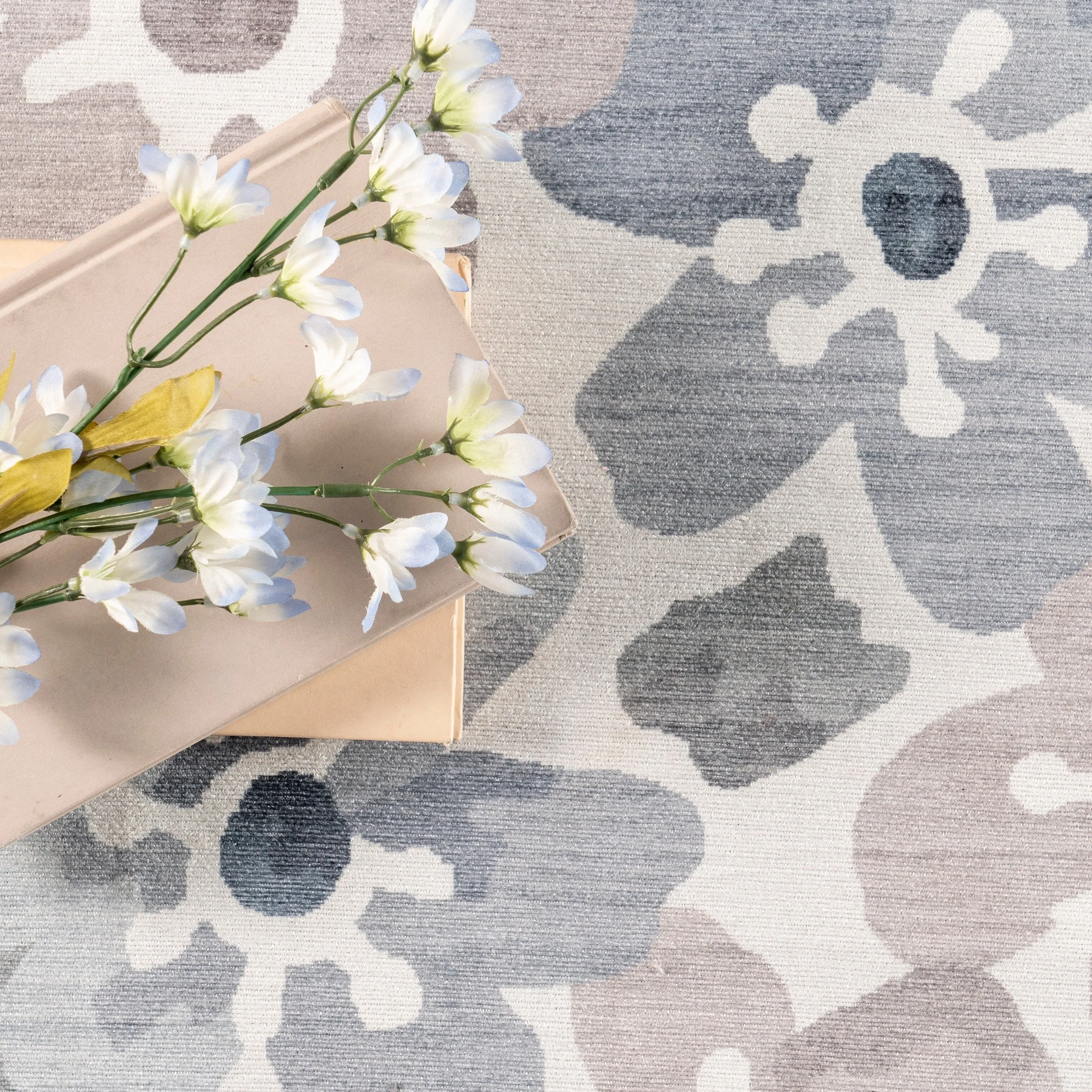Nuloom Tiffani Floral Machine Washable SplashGuard Area Rug