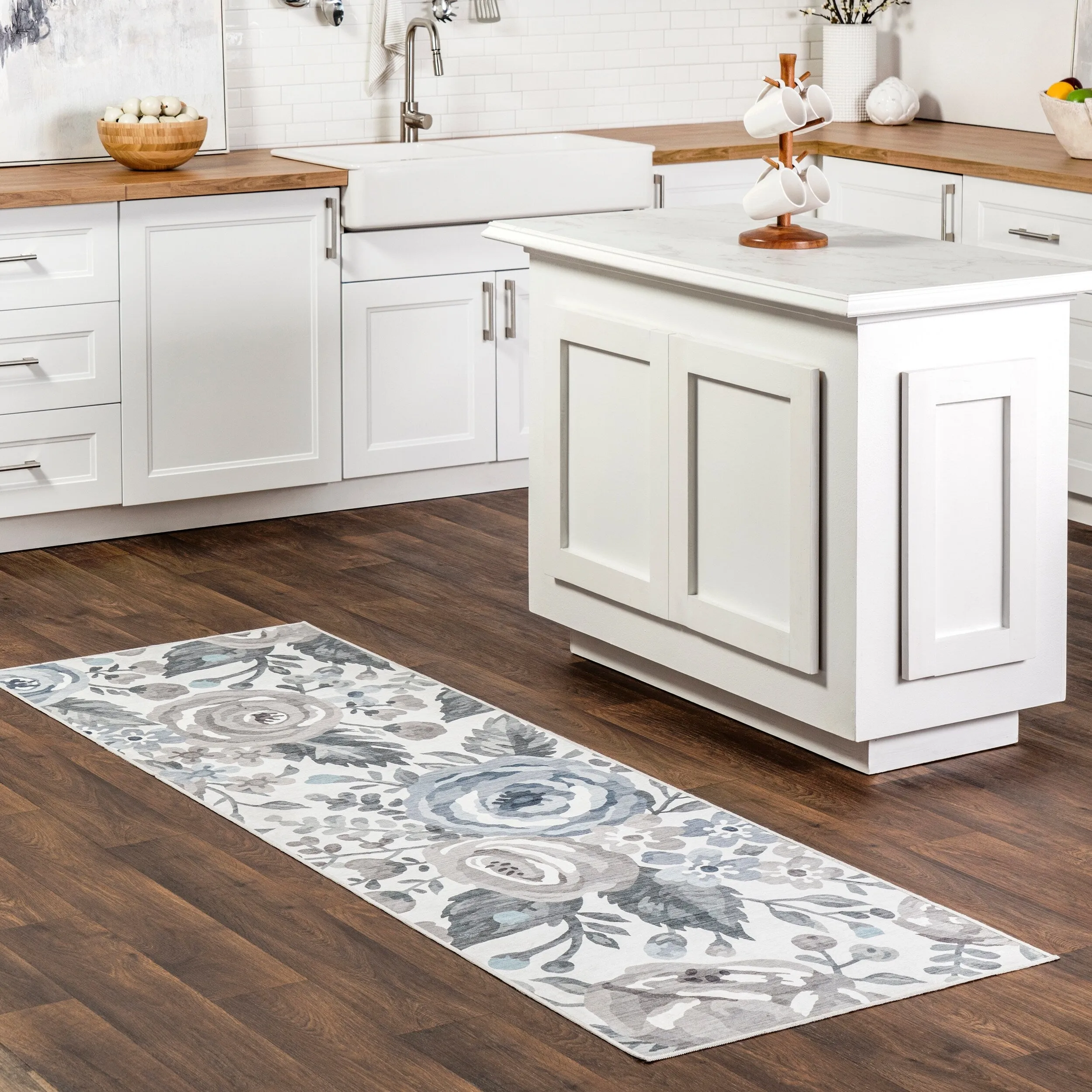 Nuloom Tiffani Floral Machine Washable SplashGuard Area Rug