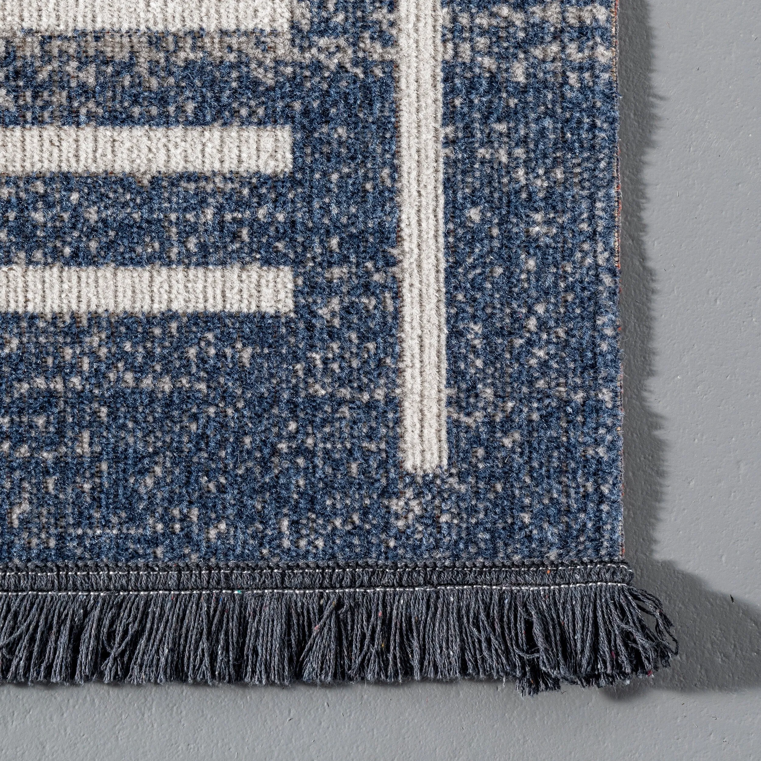 Nuloom Transitional Native Tribal Indoor/ Outdoor Tassels Area Rug