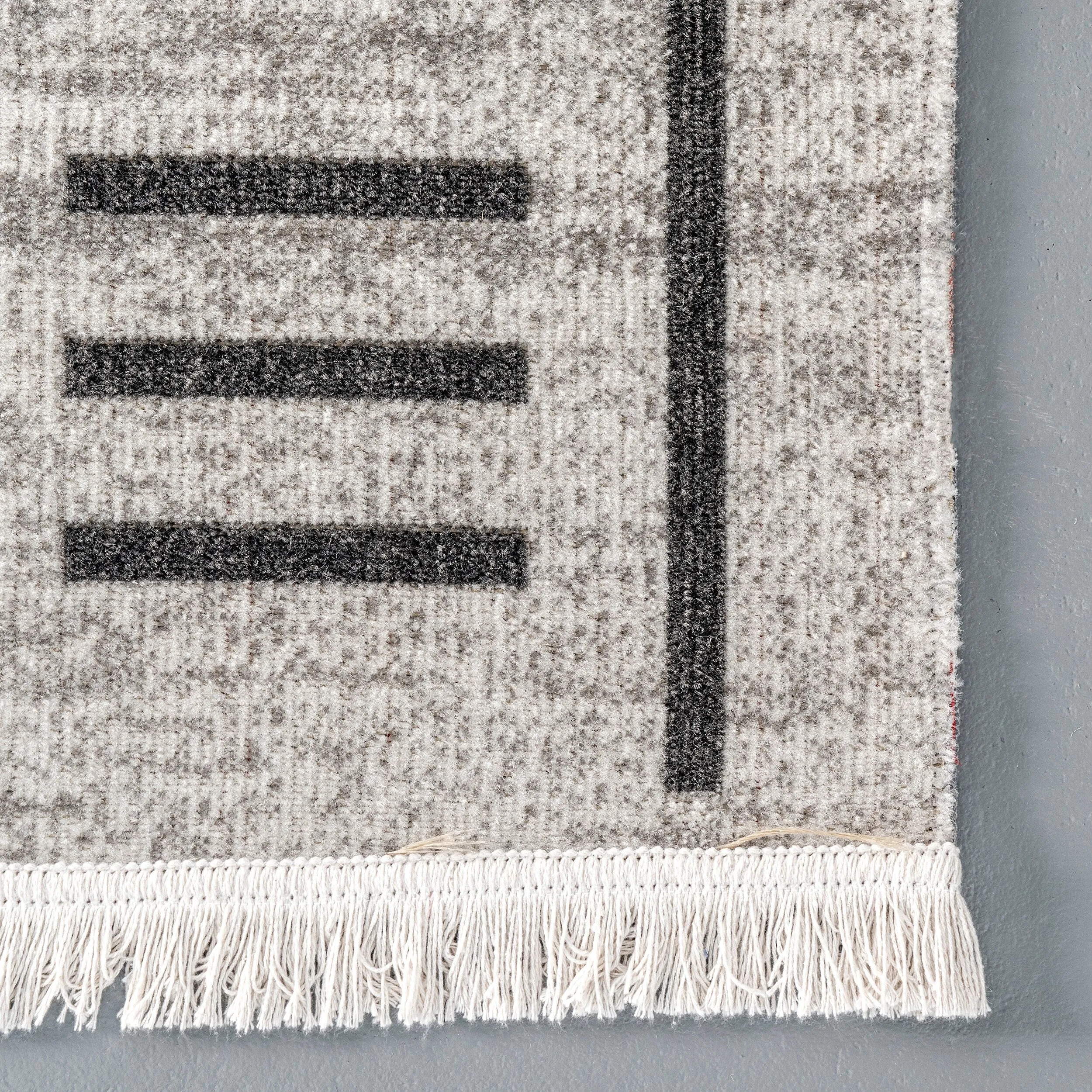 Nuloom Transitional Native Tribal Indoor/ Outdoor Tassels Area Rug