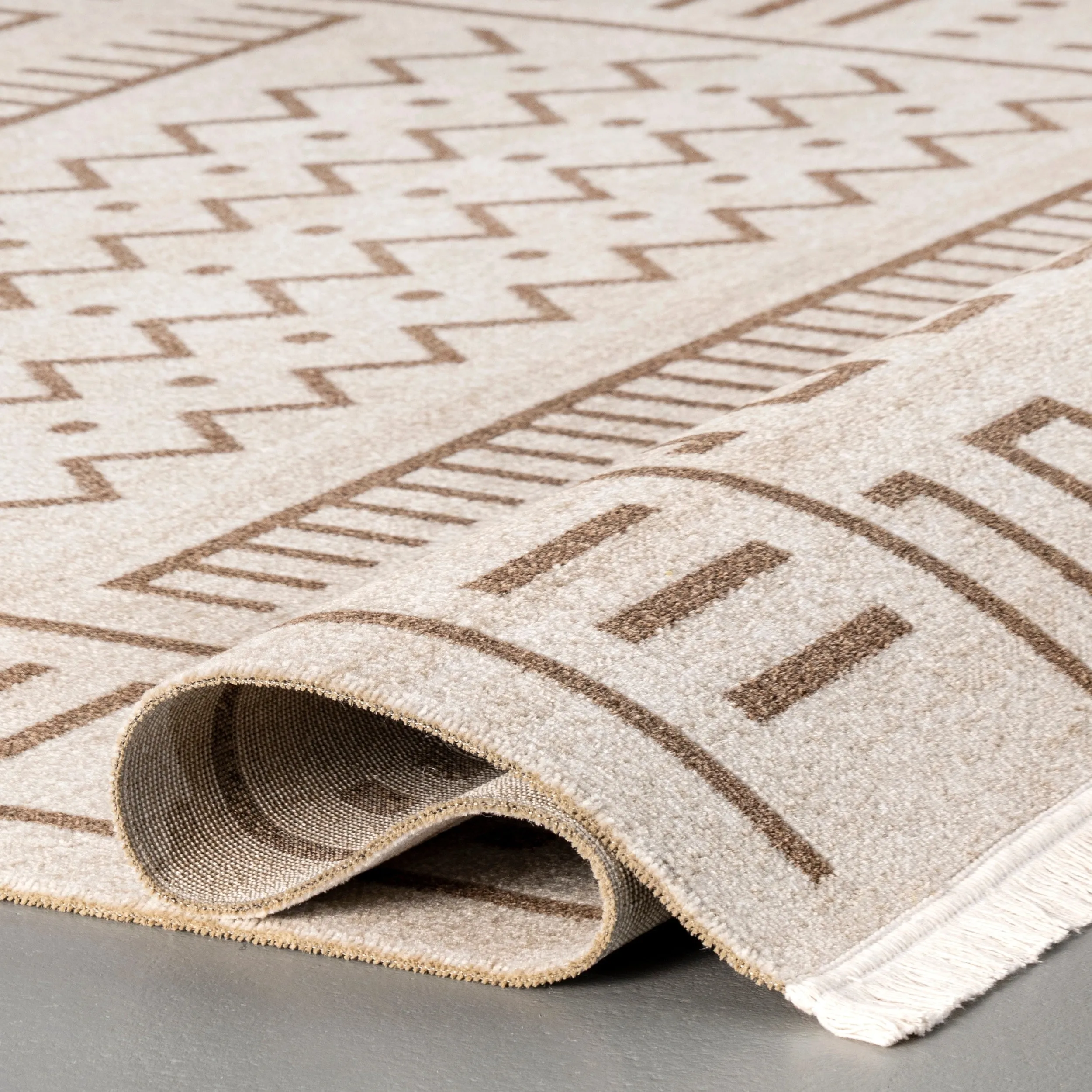 Nuloom Transitional Native Tribal Indoor/ Outdoor Tassels Area Rug