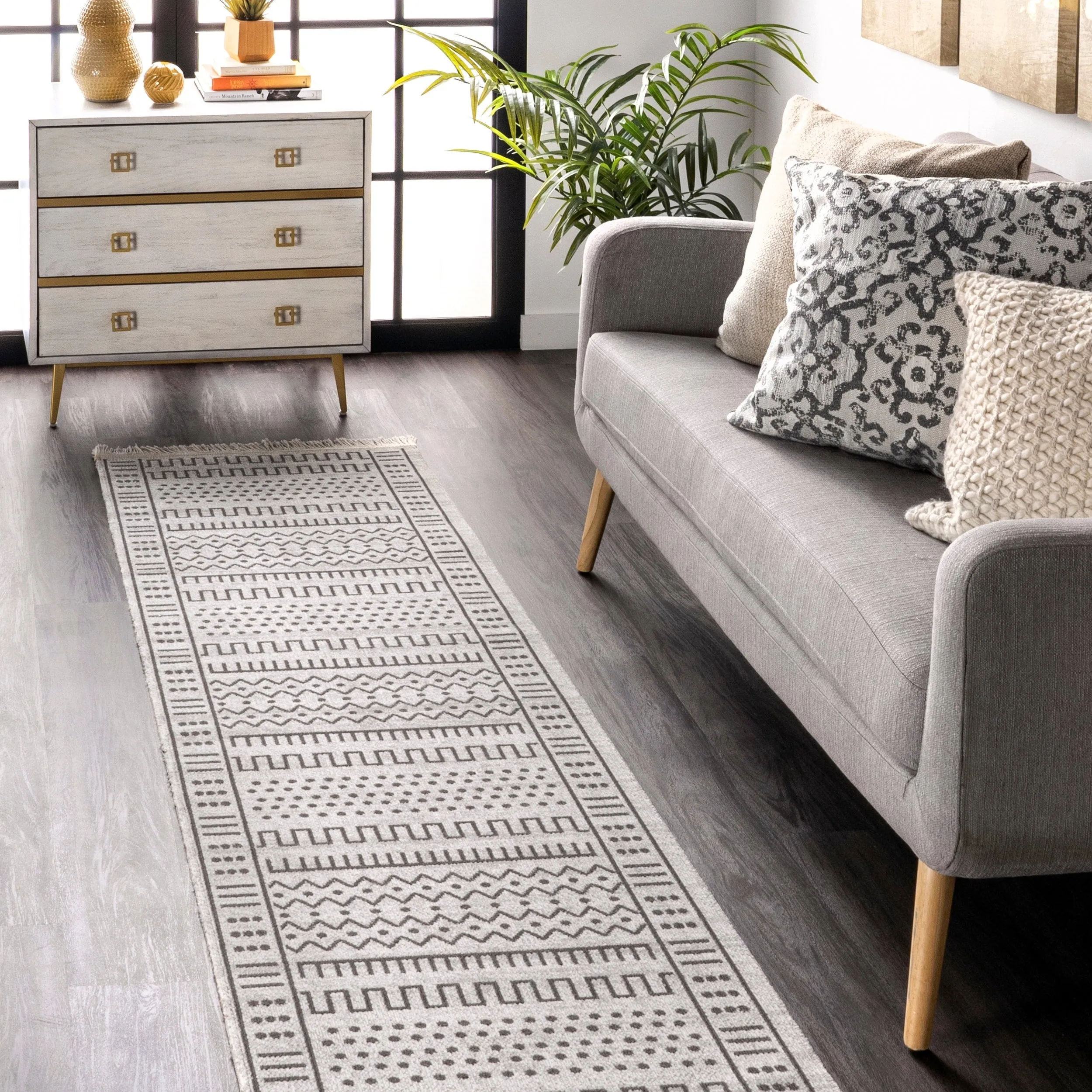 Nuloom Transitional Native Tribal Indoor/ Outdoor Tassels Area Rug