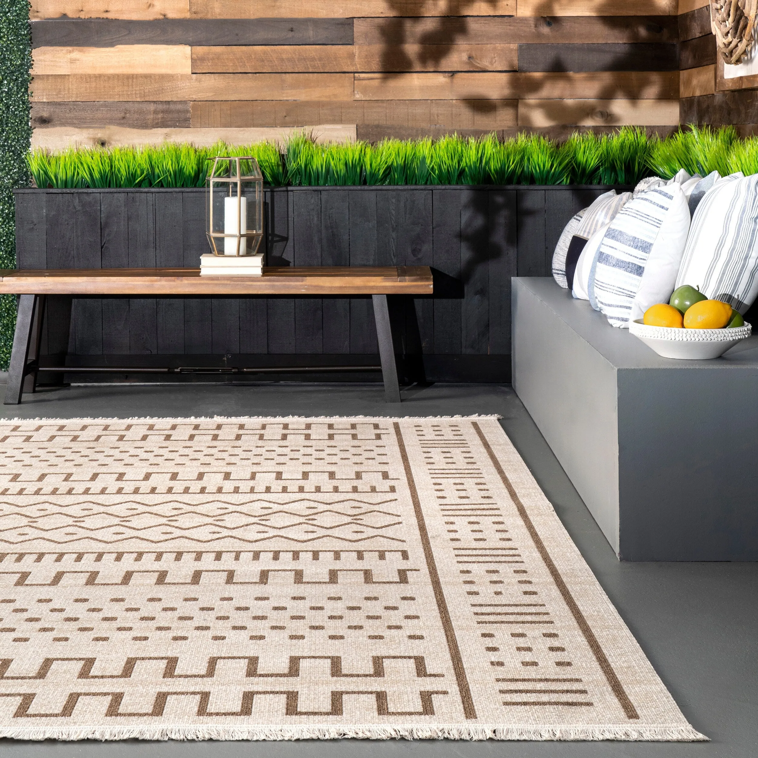 Nuloom Transitional Native Tribal Indoor/ Outdoor Tassels Area Rug