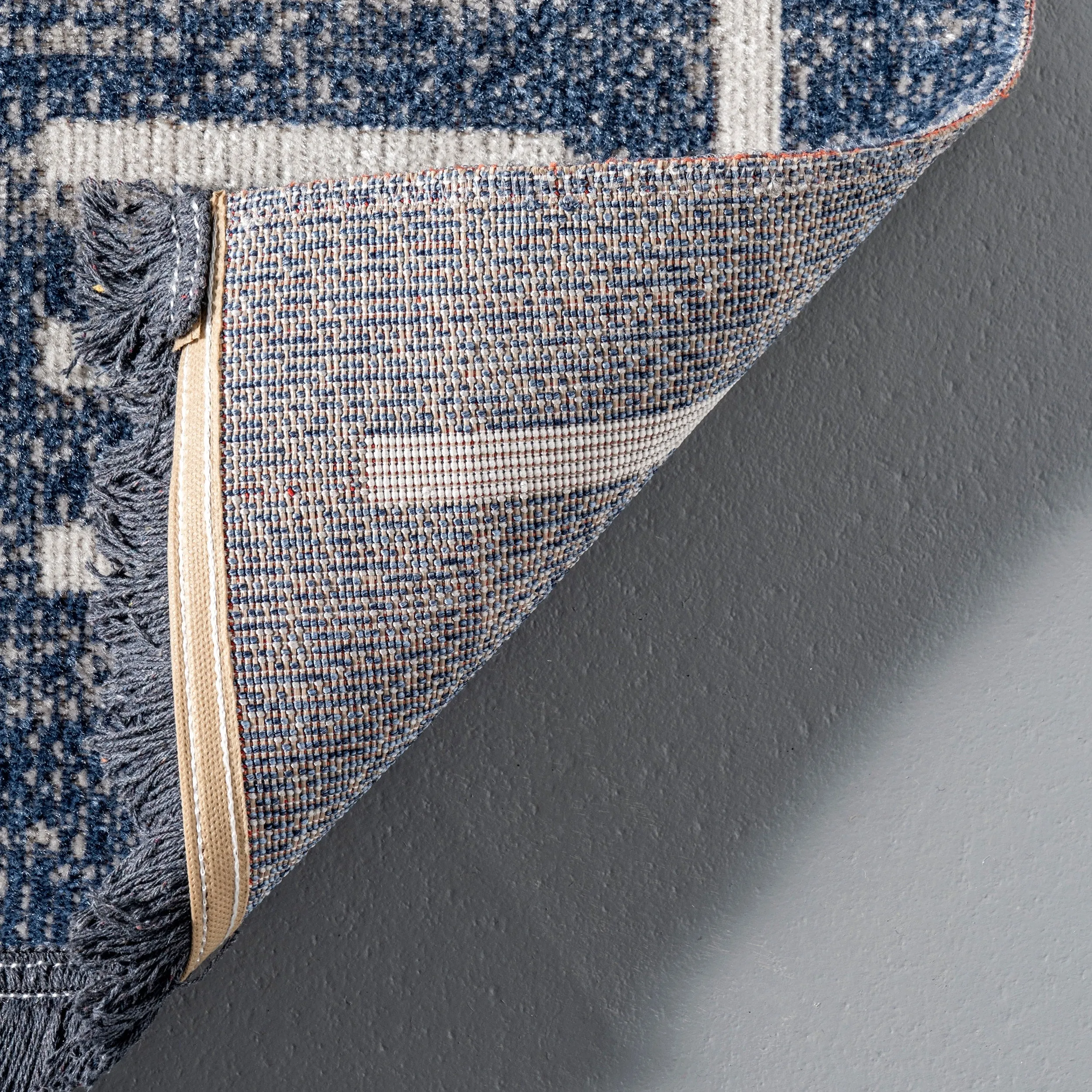 Nuloom Transitional Native Tribal Indoor/ Outdoor Tassels Area Rug
