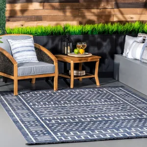 Nuloom Transitional Native Tribal Indoor/ Outdoor Tassels Area Rug