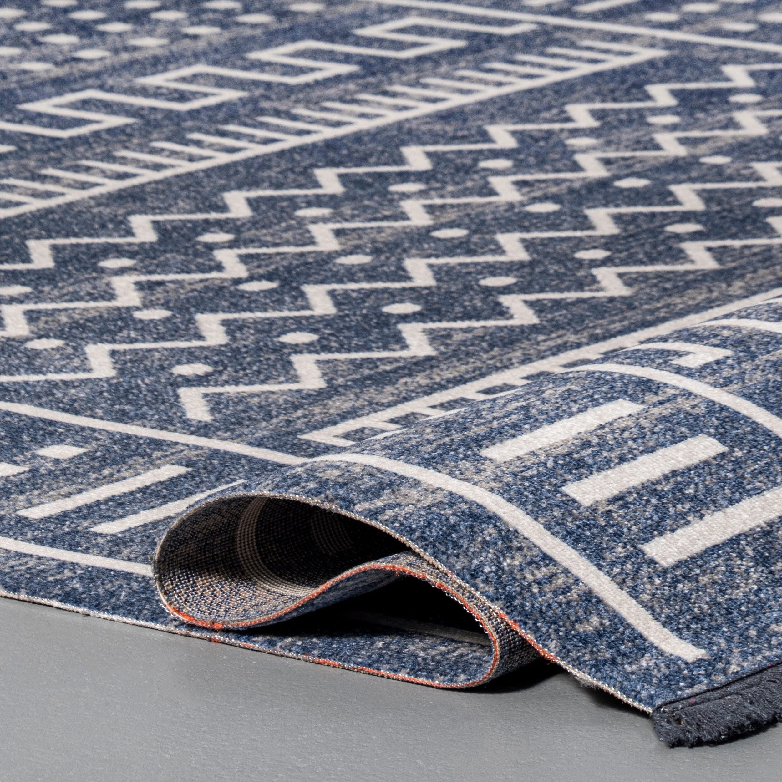 Nuloom Transitional Native Tribal Indoor/ Outdoor Tassels Area Rug