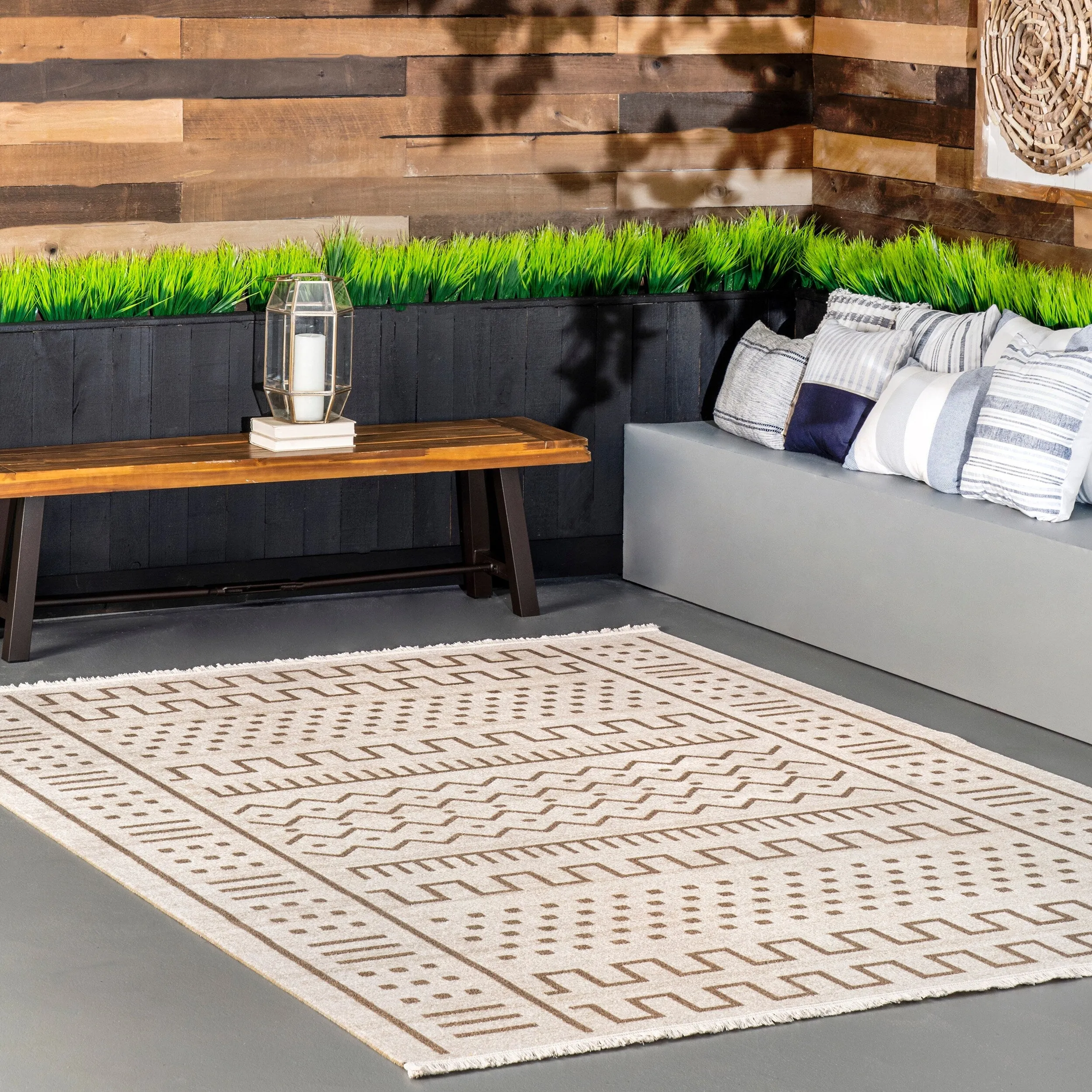 Nuloom Transitional Native Tribal Indoor/ Outdoor Tassels Area Rug
