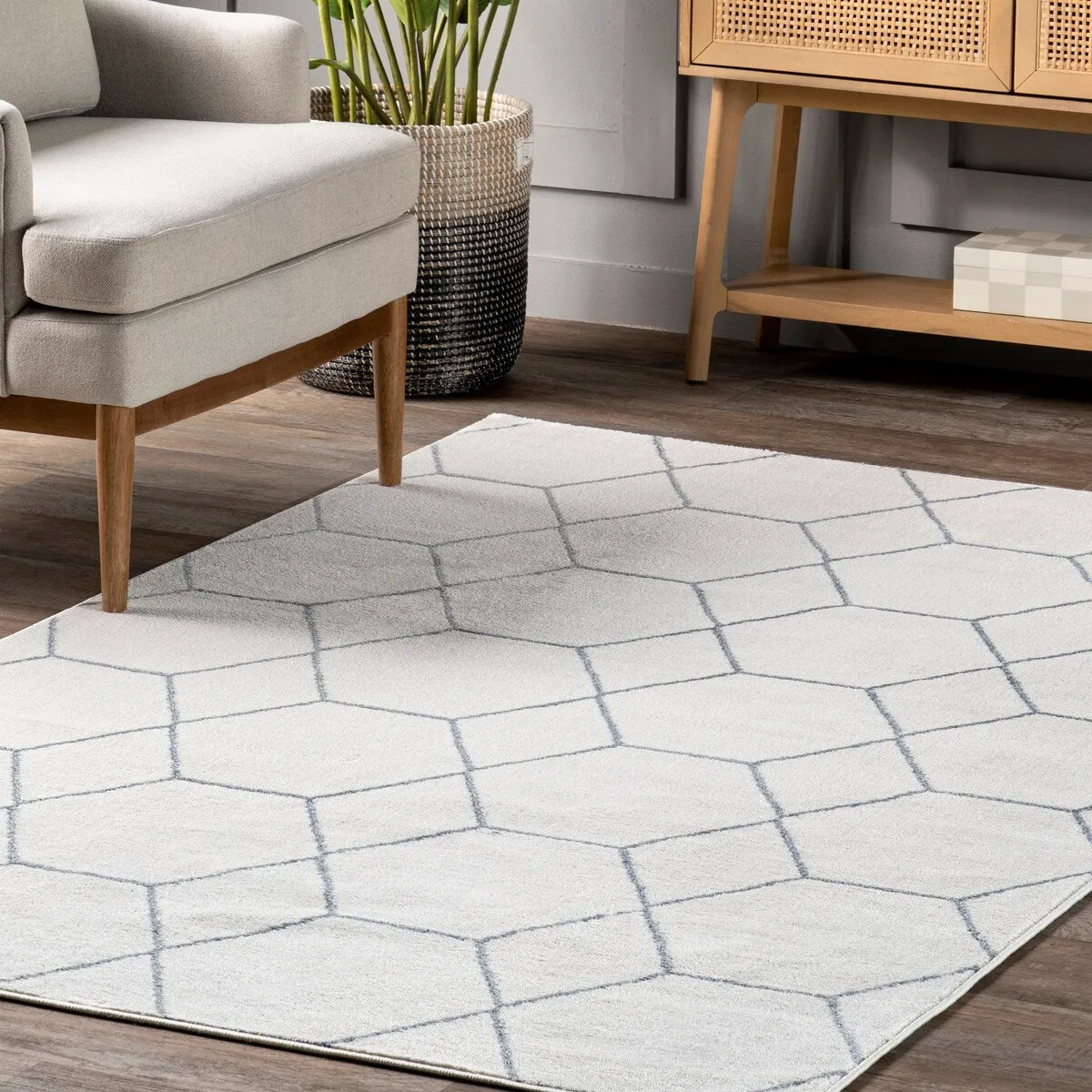 Nuloom Veronica Geometric Honeycomb Area Rug