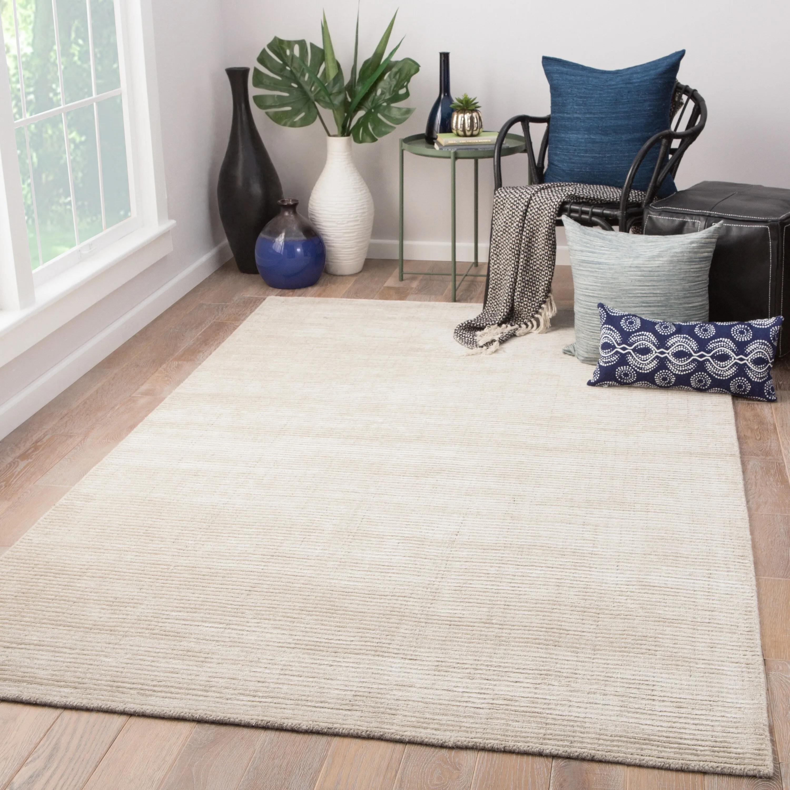 Phase Handmade Solid Color Textured Wool/ Viscose Area Rug