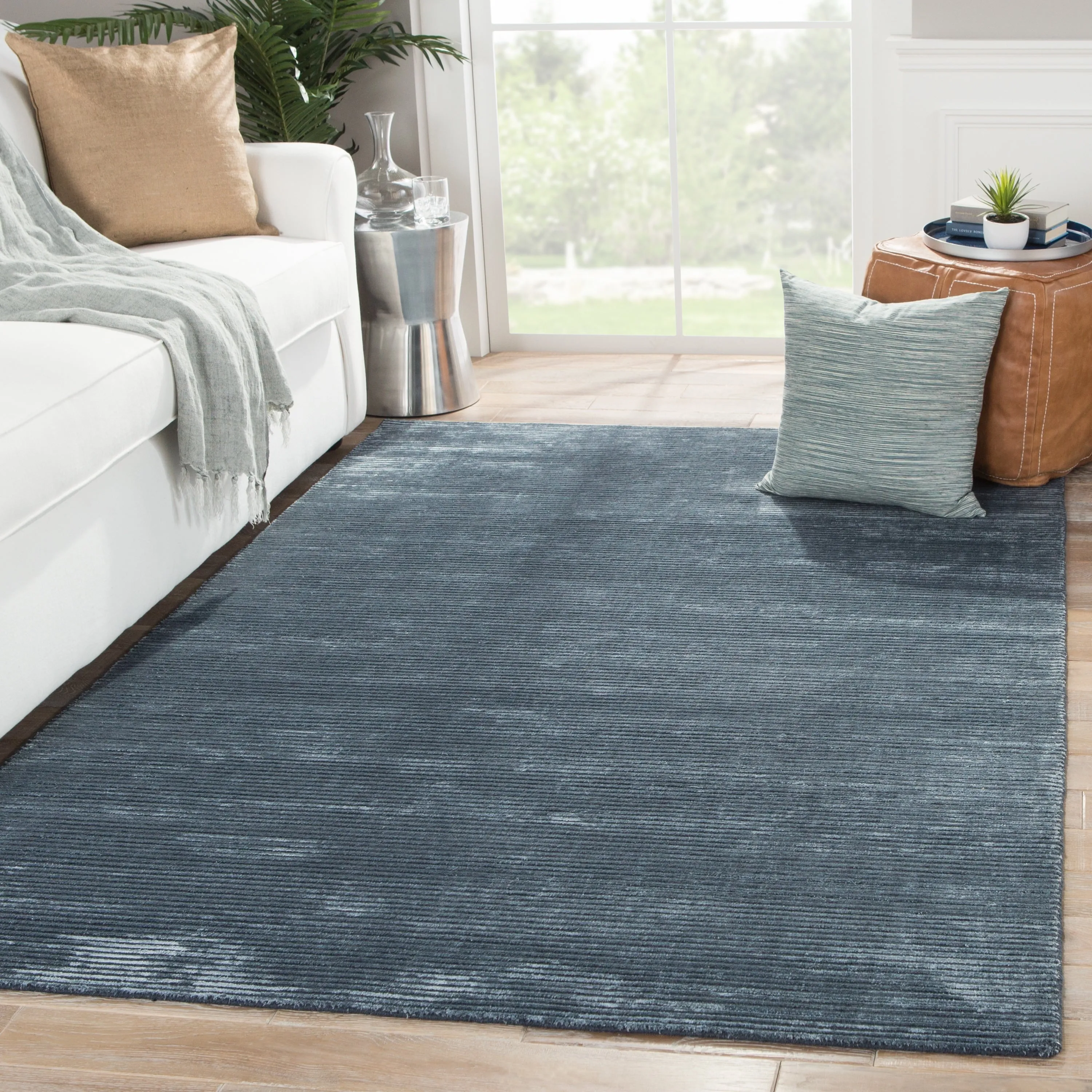 Phase Handmade Solid Color Textured Wool/ Viscose Area Rug