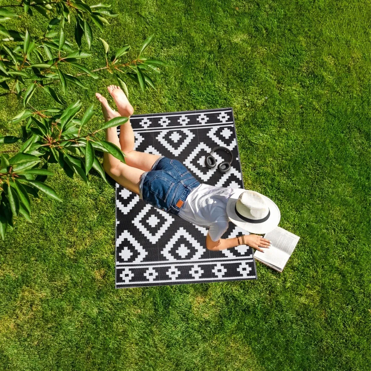 Playa Rug Outdoor Recycled Reversible Plastic Folded Mat/Rug Milan Collection Lightweight & Weather. Water and UV Resistant