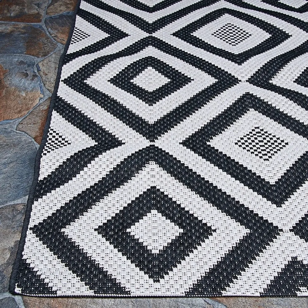 Porch & Den Carlson Black and White Indoor-Outdoor Area Rug