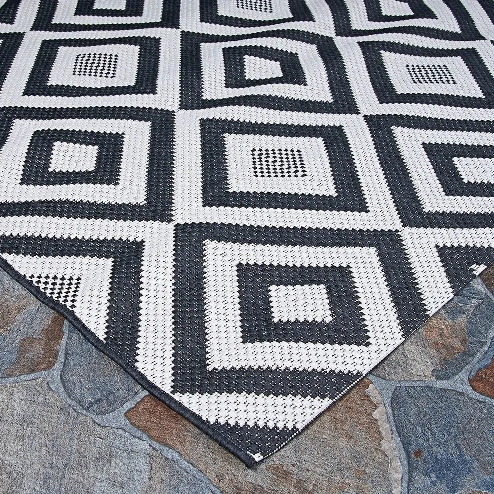 Porch & Den Carlson Black and White Indoor-Outdoor Area Rug