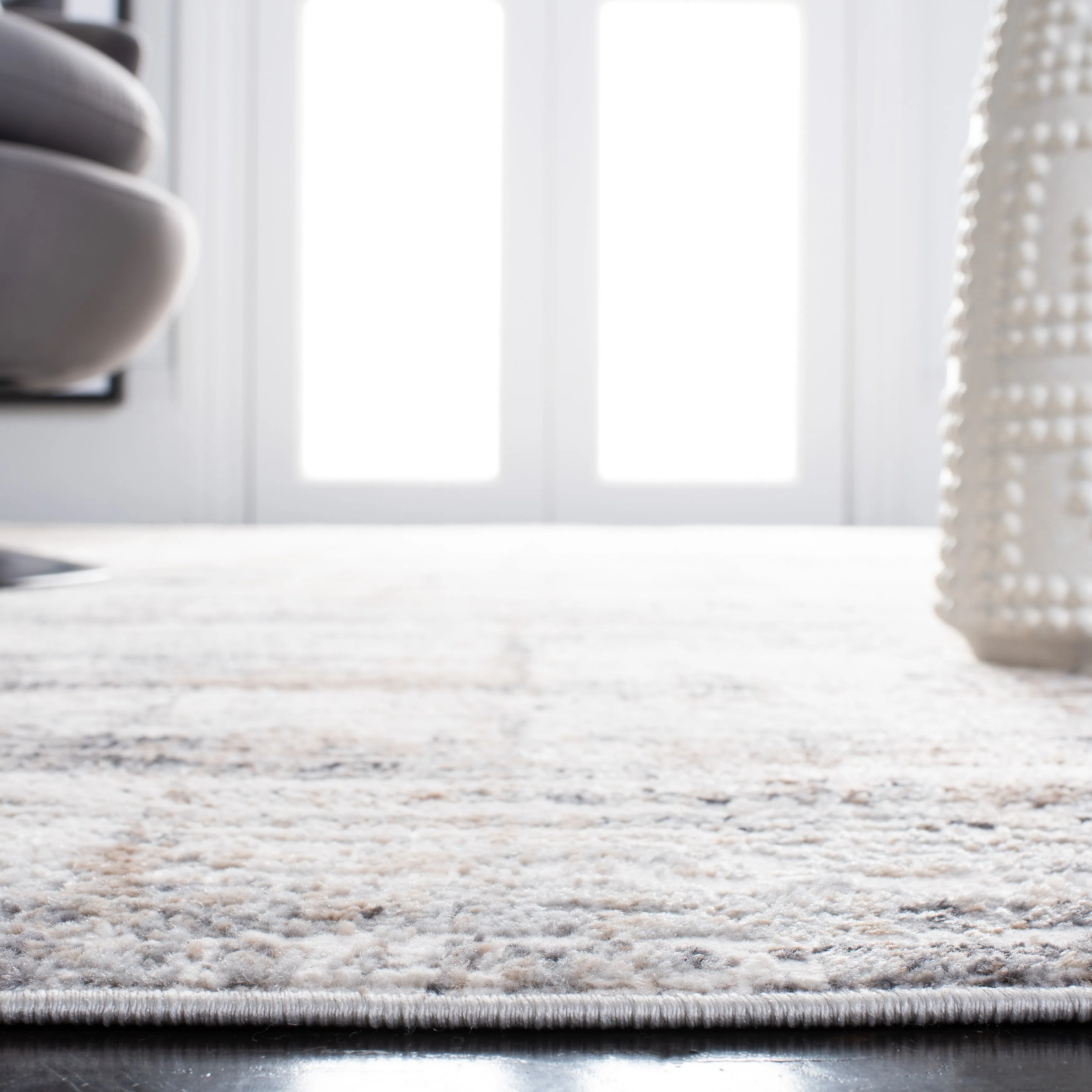 SAFAVIEH Amelia Machtelt Modern Abstract Rug