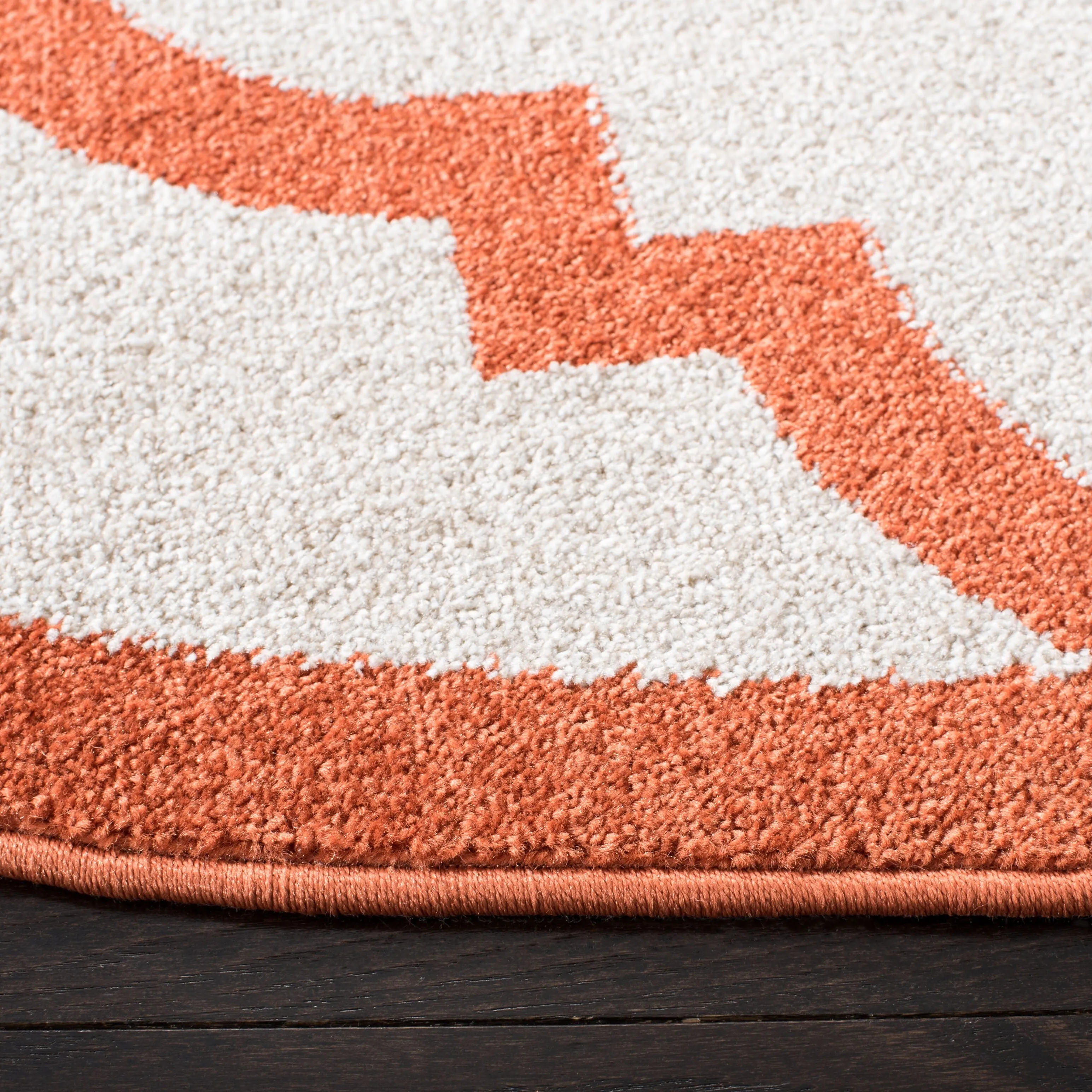 SAFAVIEH Amherst Elvana Modern Rug