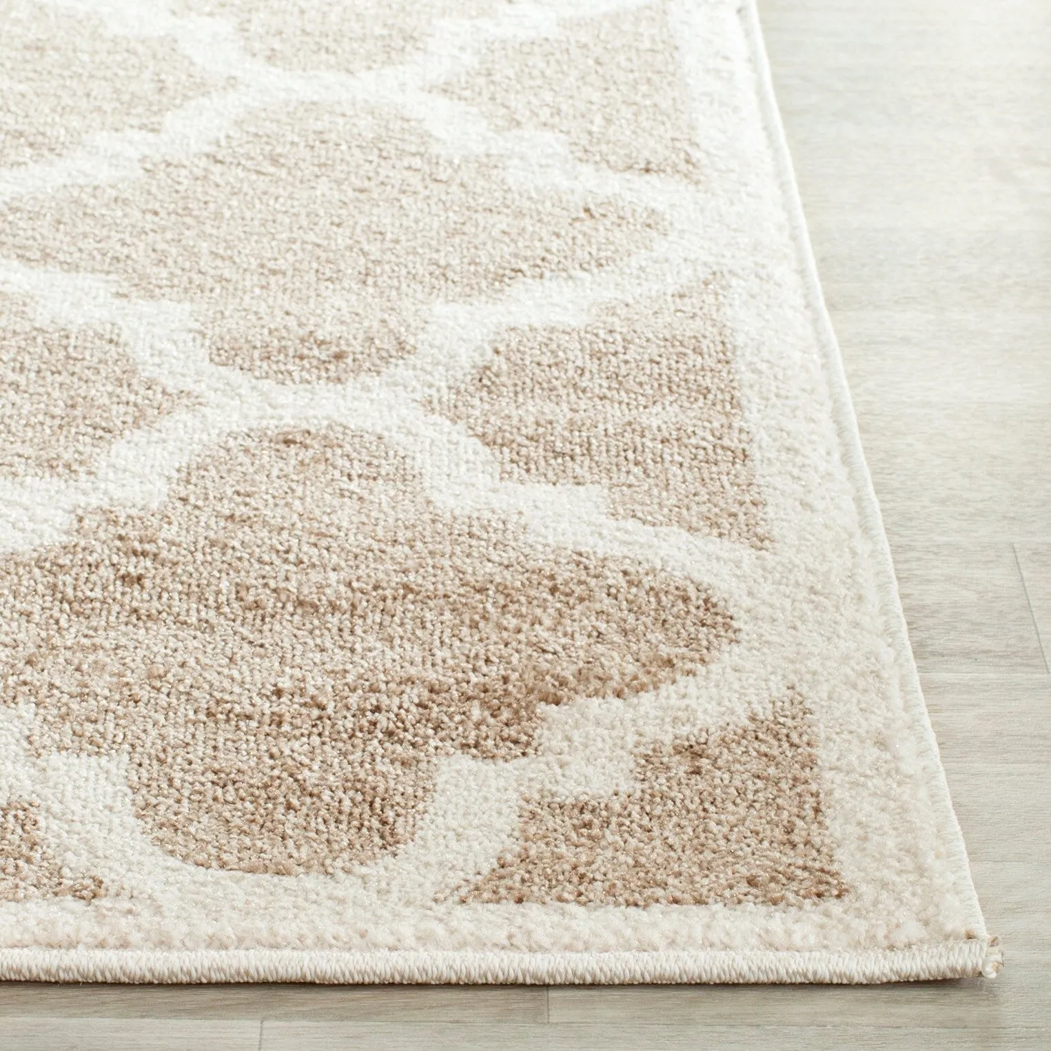 SAFAVIEH Amherst Elvana Modern Rug