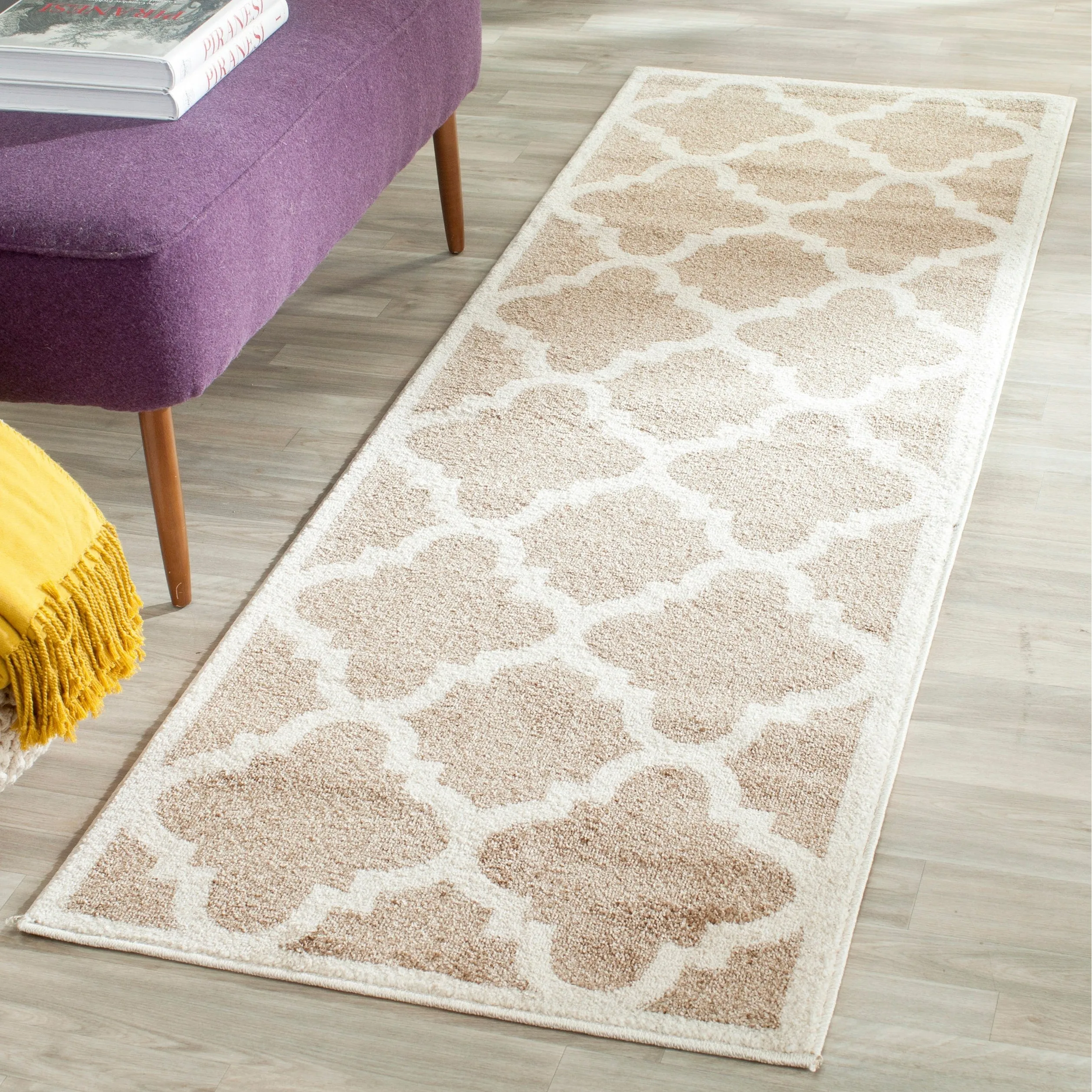 SAFAVIEH Amherst Elvana Modern Rug