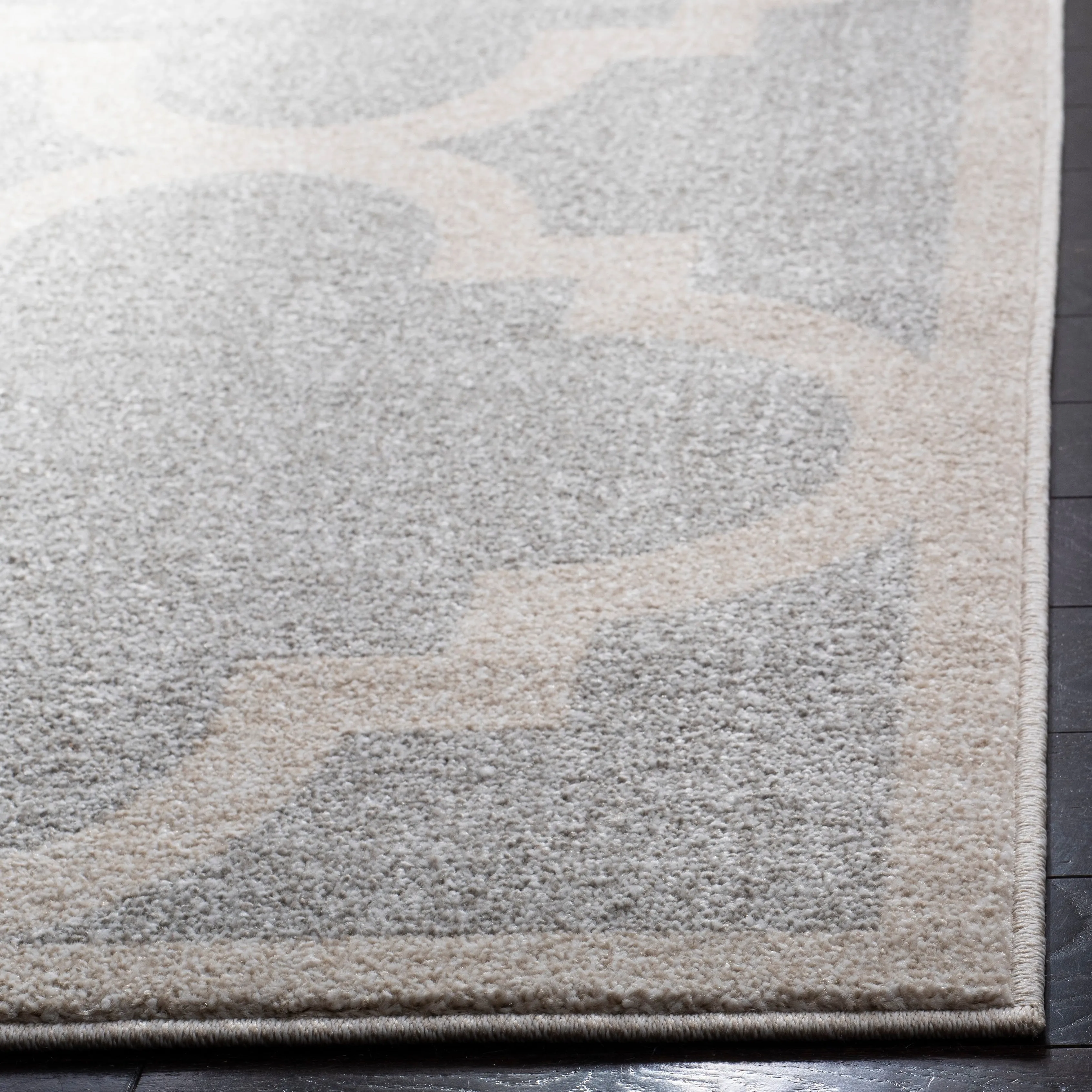 SAFAVIEH Amherst Elvana Modern Rug
