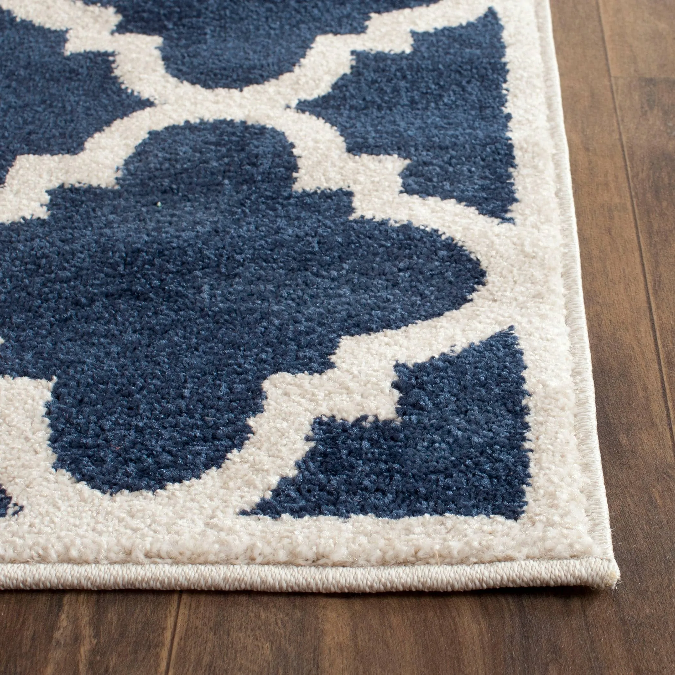 SAFAVIEH Amherst Elvana Modern Rug