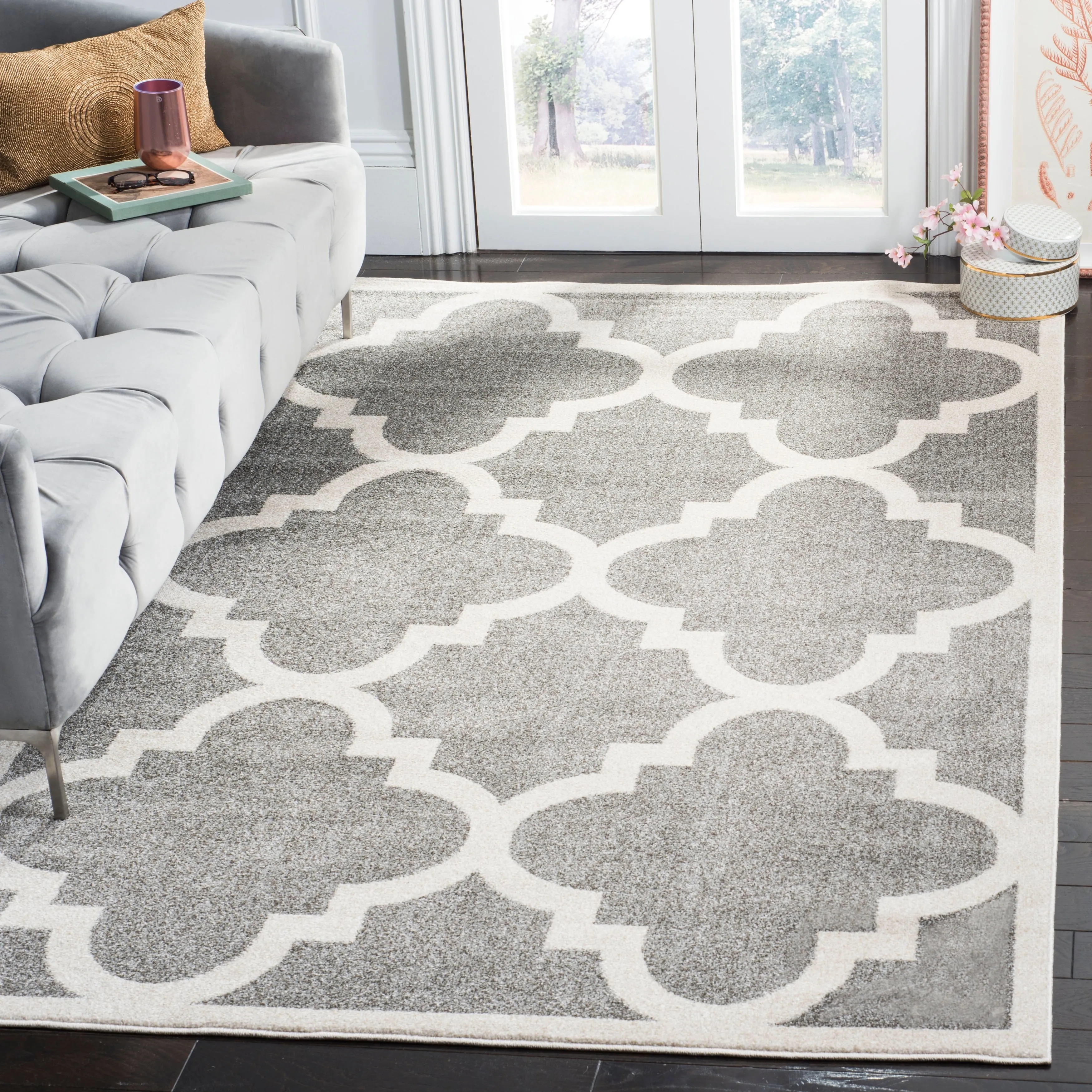 SAFAVIEH Amherst Elvana Modern Rug