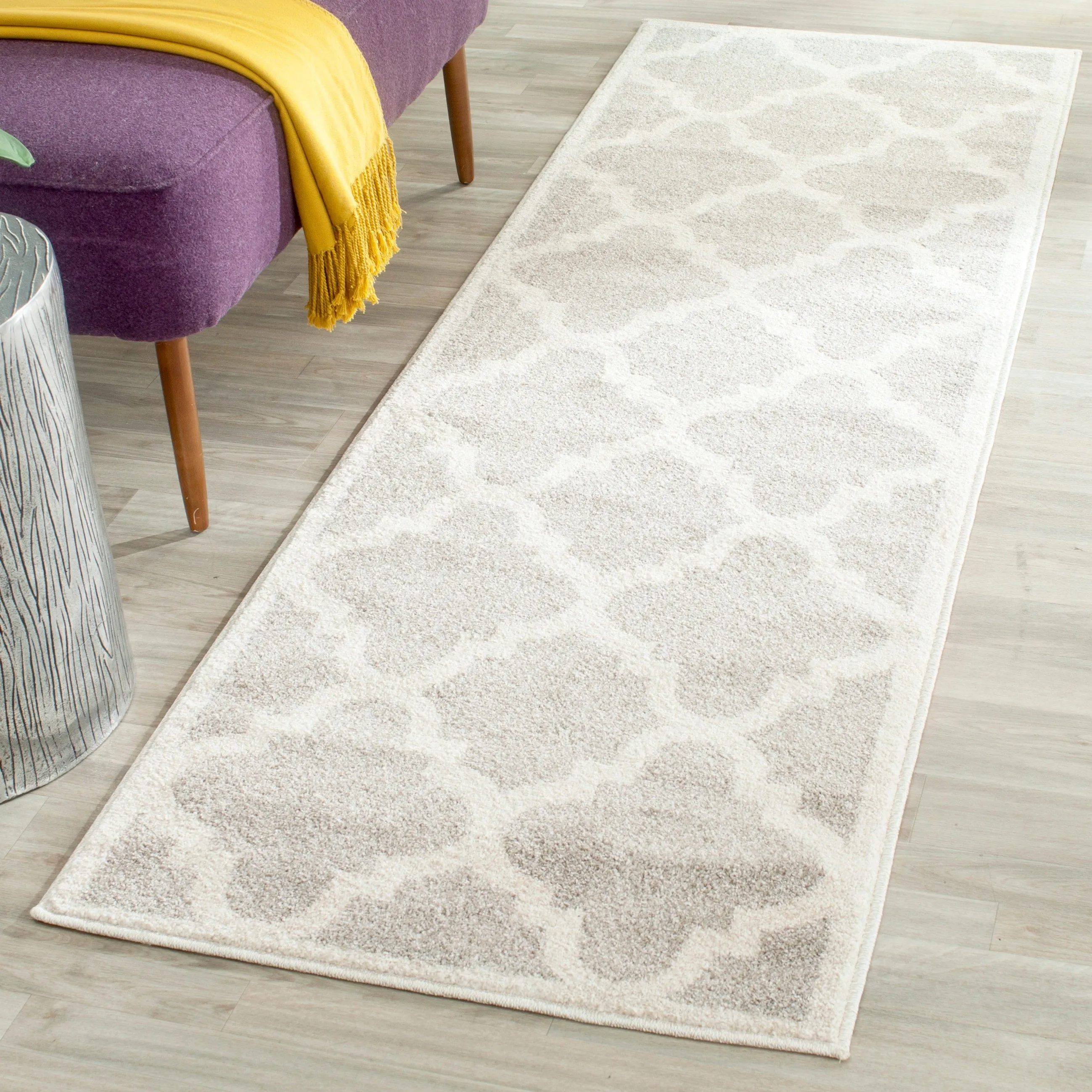 SAFAVIEH Amherst Elvana Modern Rug