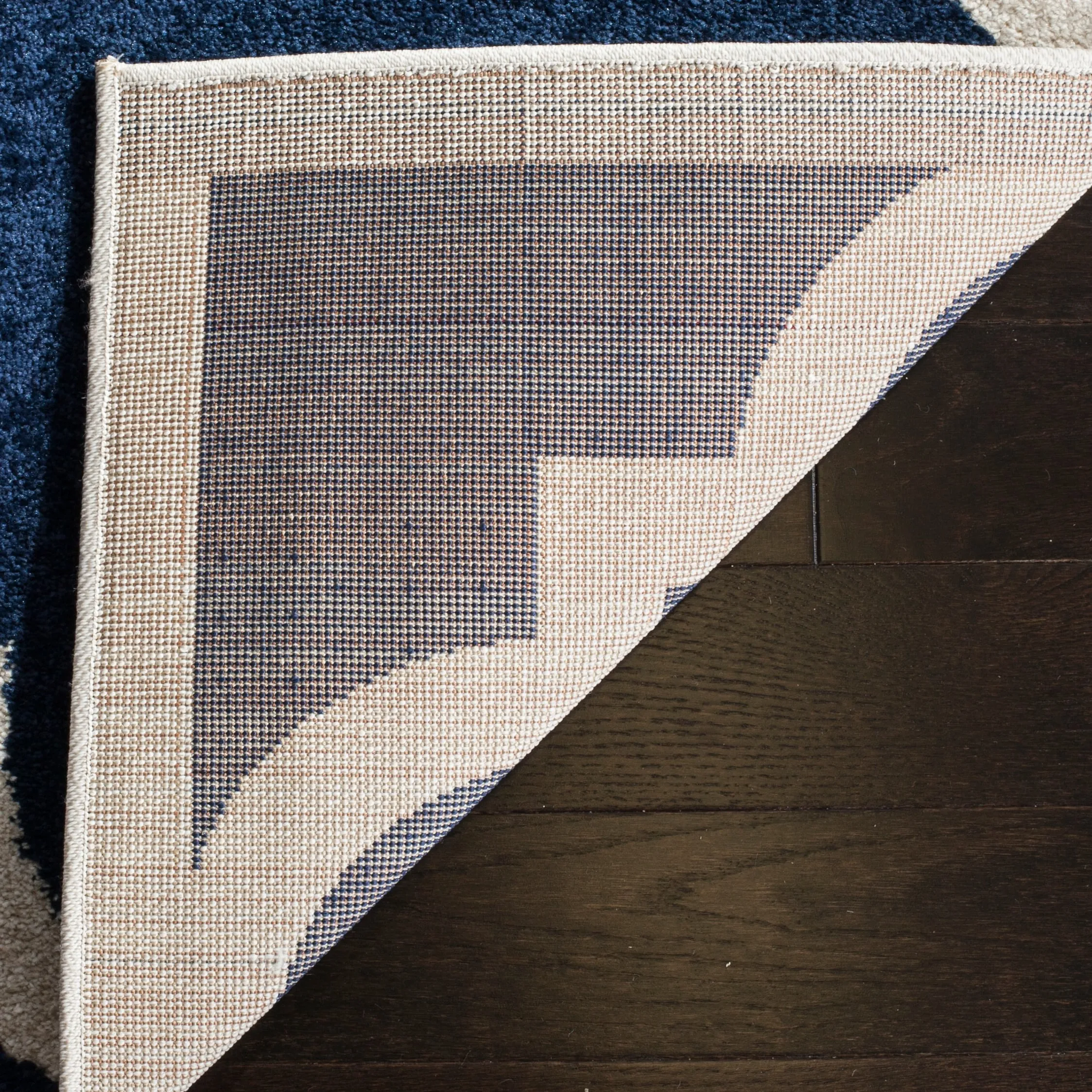 SAFAVIEH Amherst Elvana Modern Rug