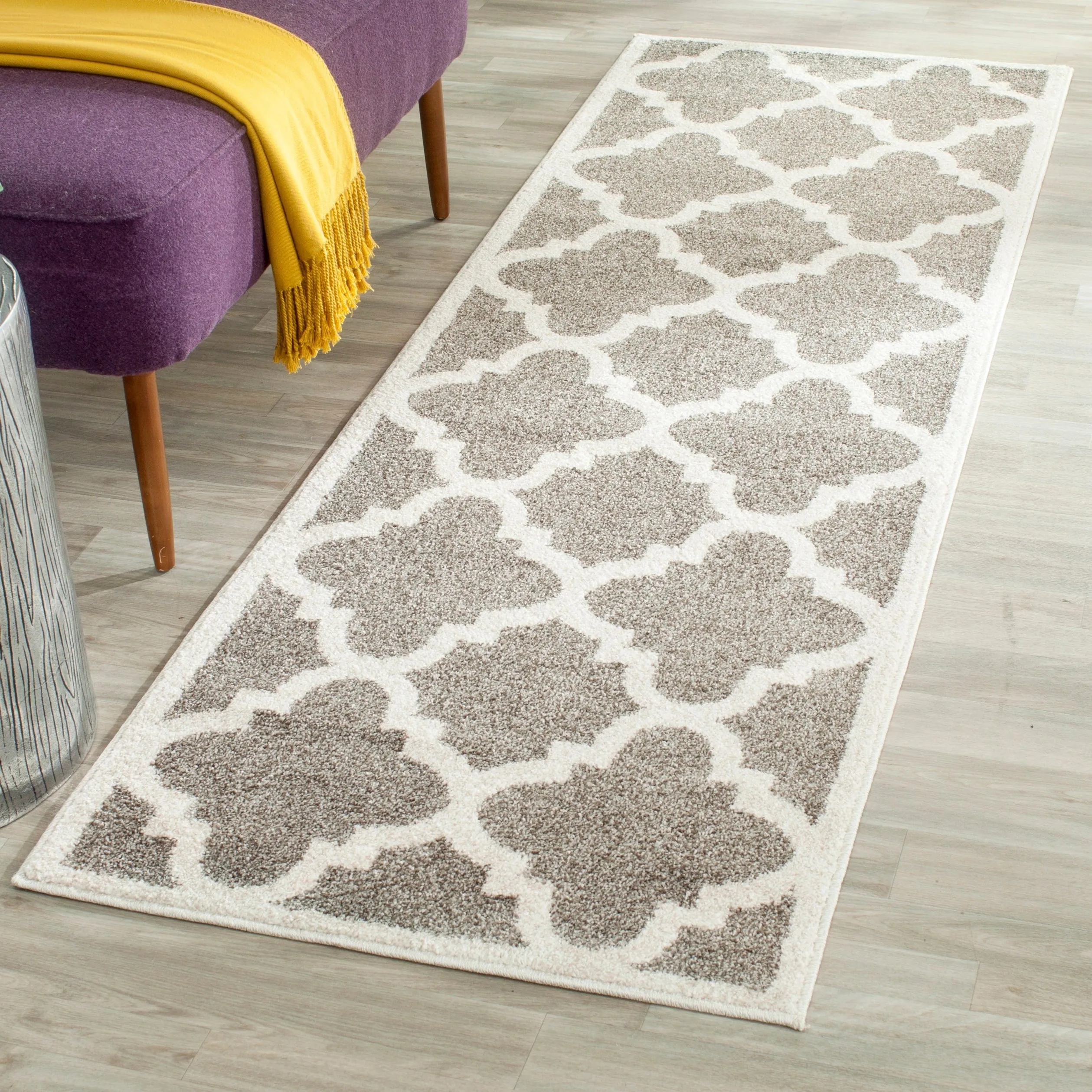 SAFAVIEH Amherst Elvana Modern Rug