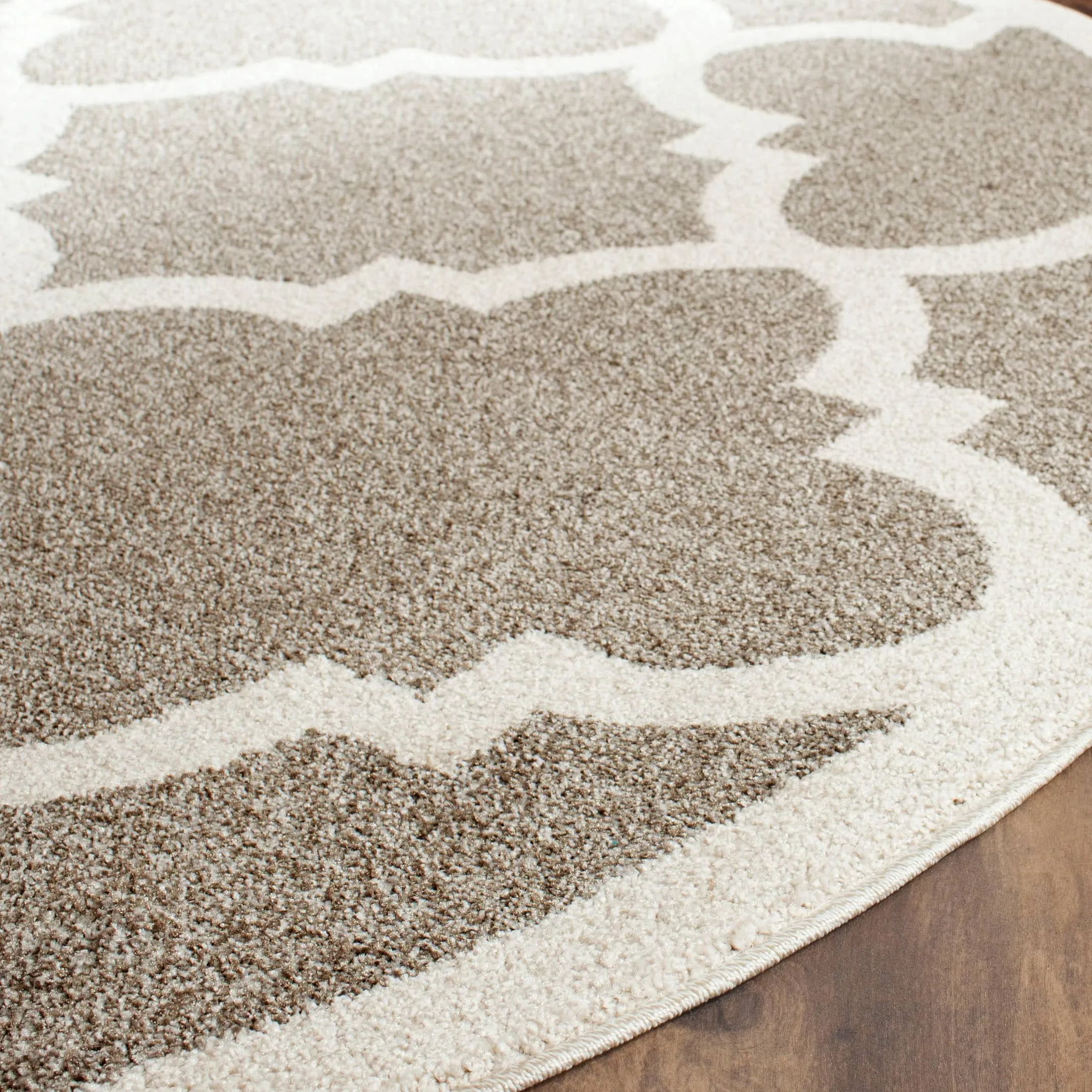 SAFAVIEH Amherst Elvana Modern Rug