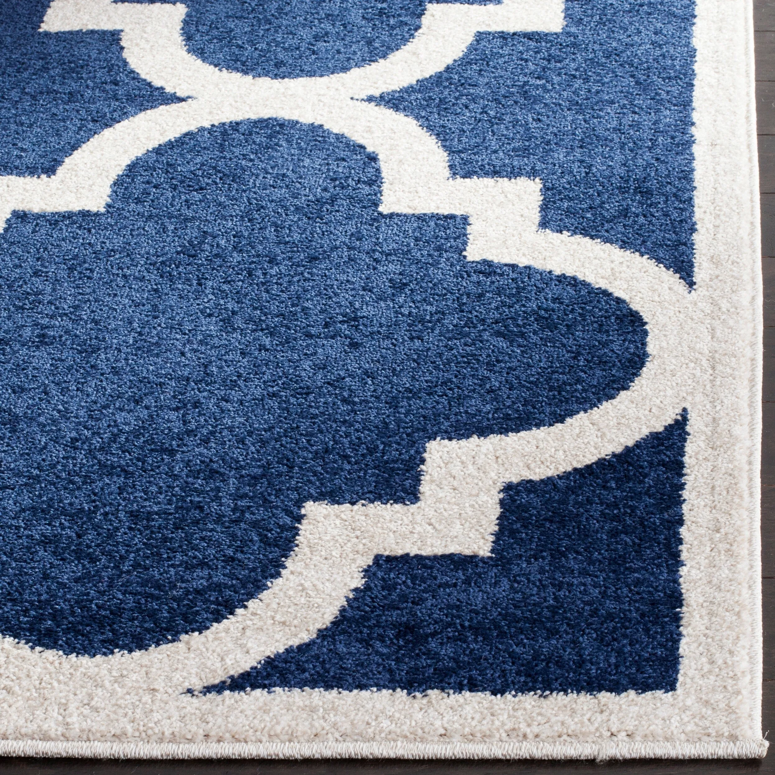 SAFAVIEH Amherst Elvana Modern Rug