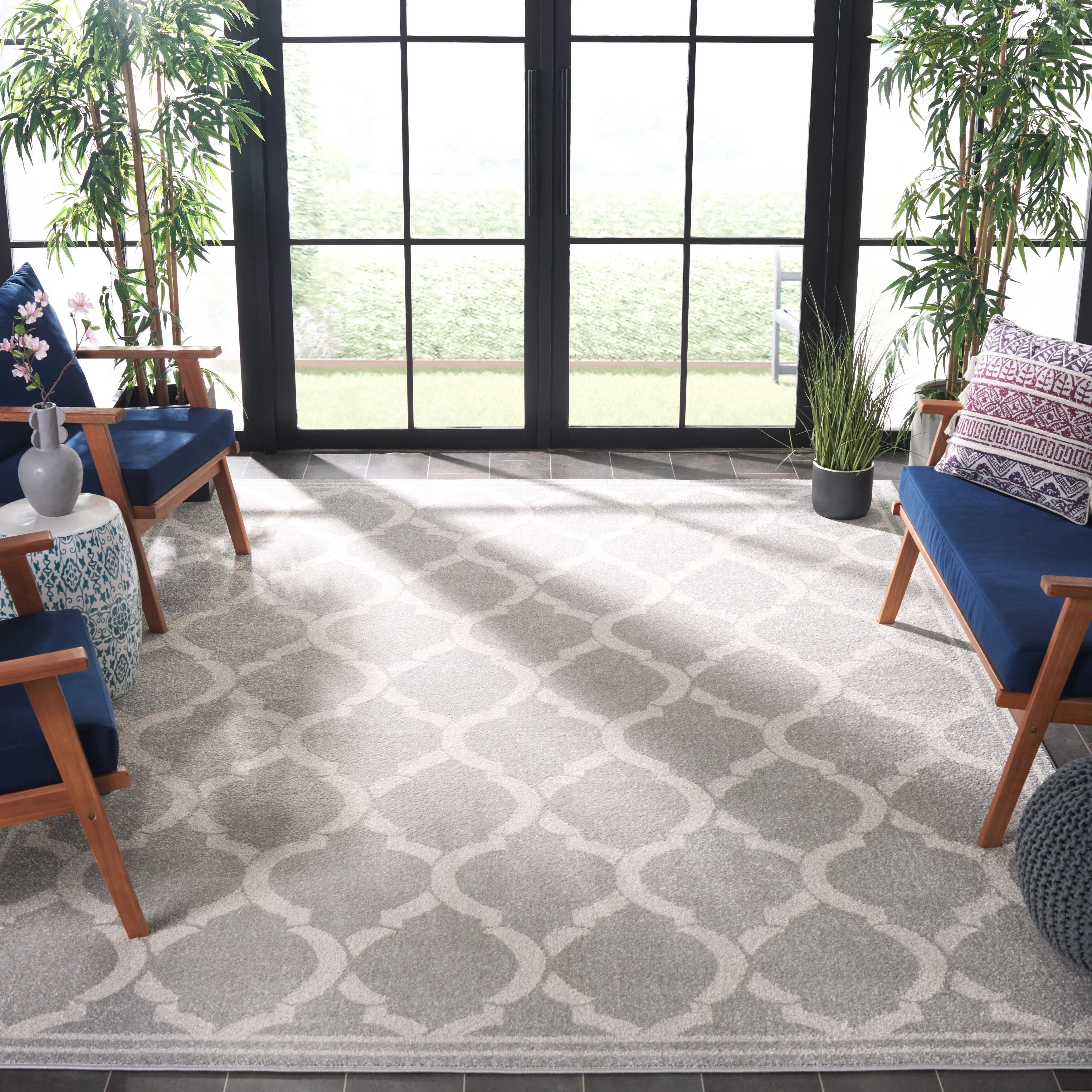 SAFAVIEH Amherst Huynh Modern Rug