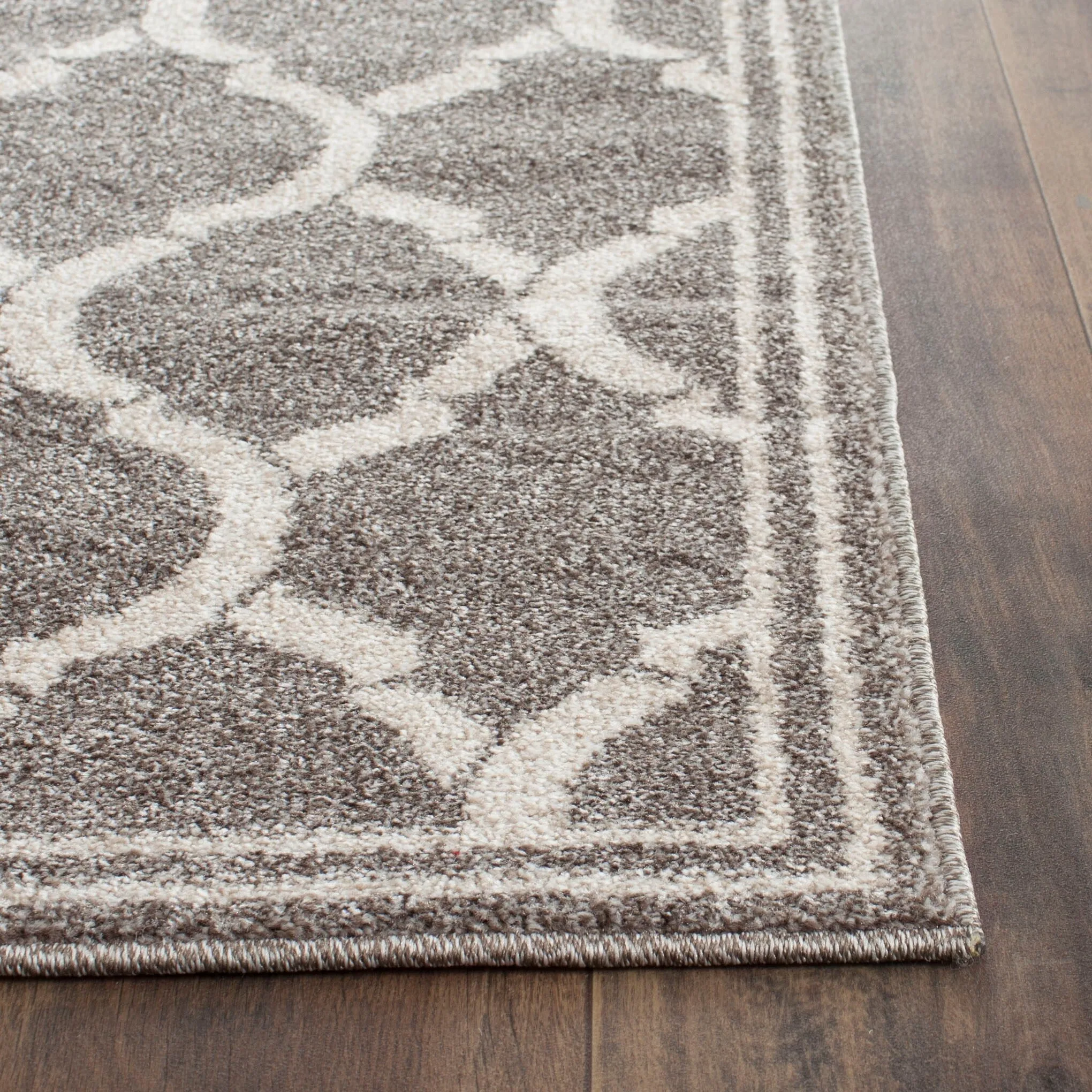 SAFAVIEH Amherst Huynh Modern Rug