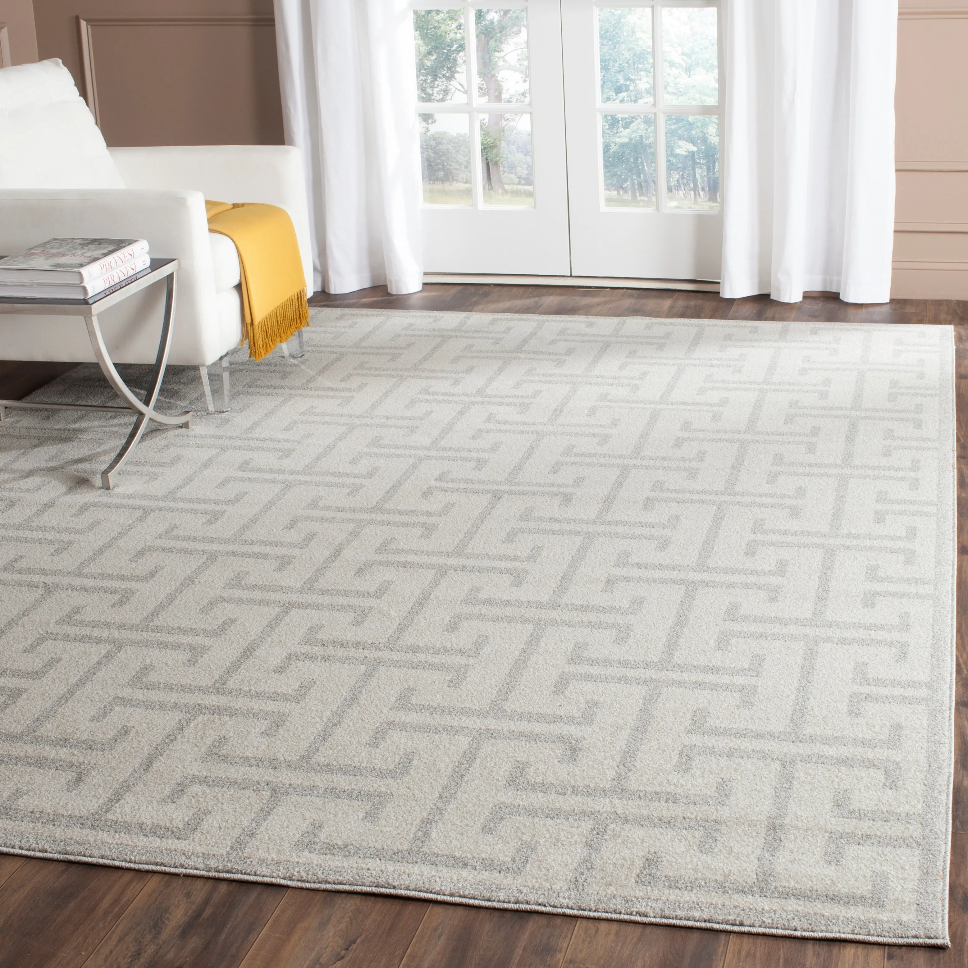 SAFAVIEH Amherst Rola Modern Rug