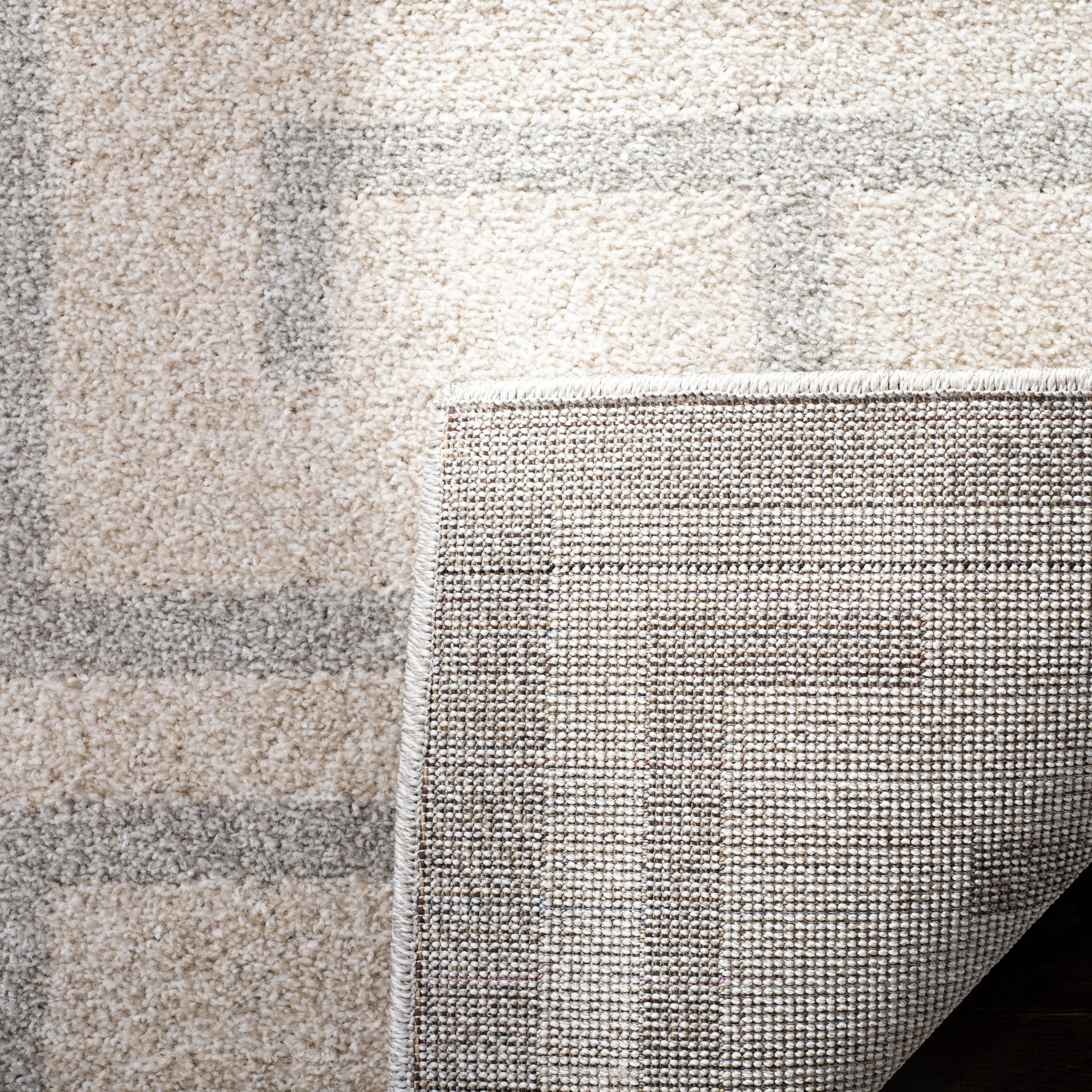 SAFAVIEH Amherst Rola Modern Rug