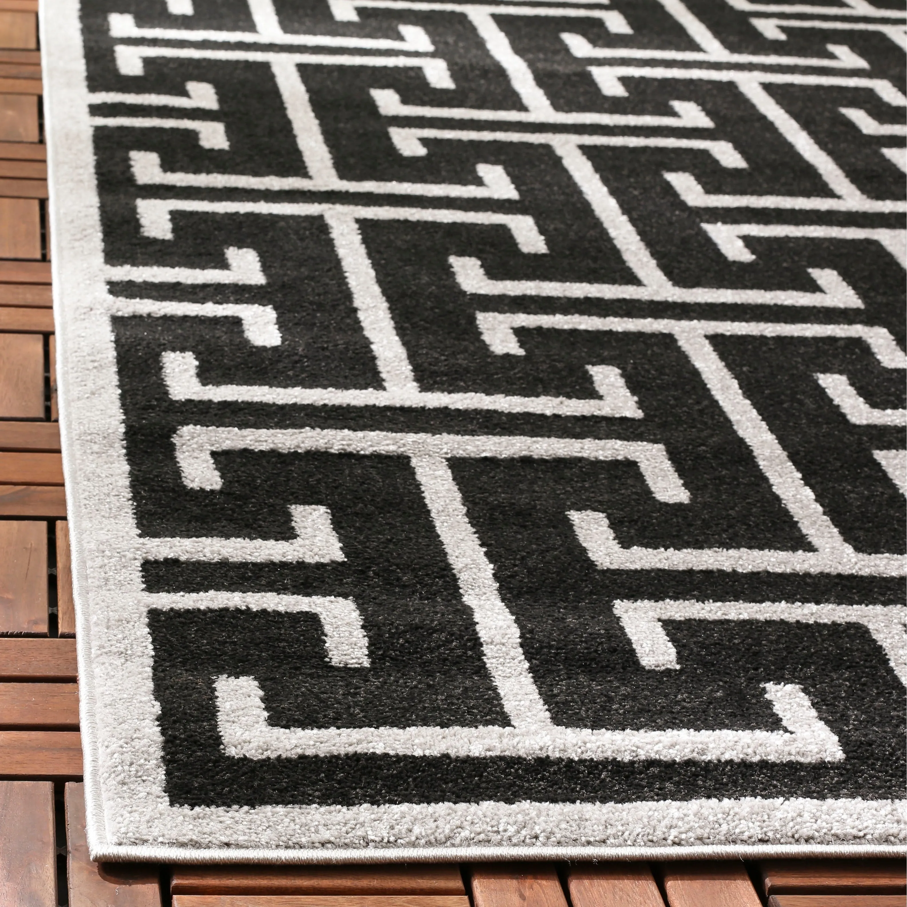 SAFAVIEH Amherst Rola Modern Rug