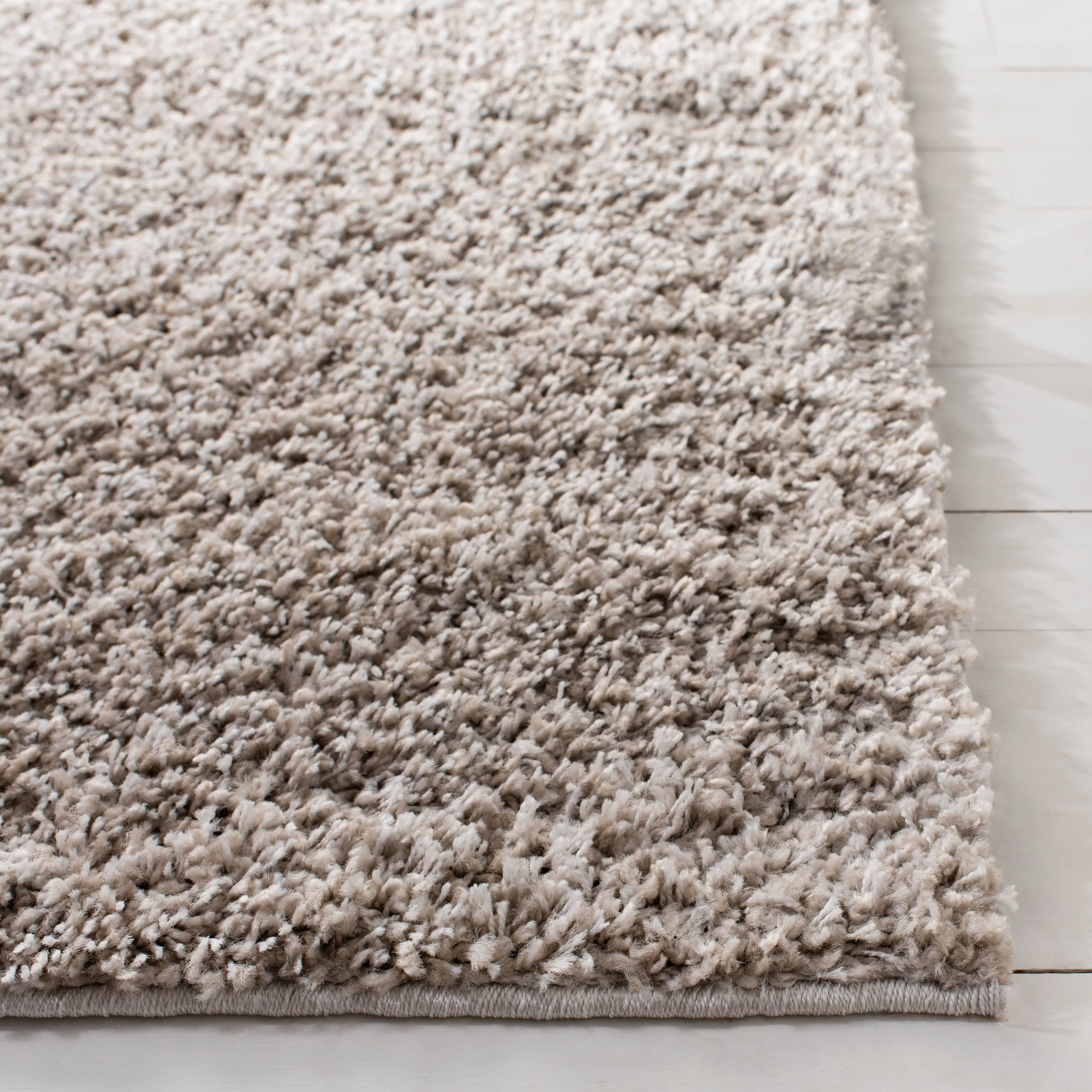 SAFAVIEH Arizona Shag Mechtilde 1.6-inch Thick Rug